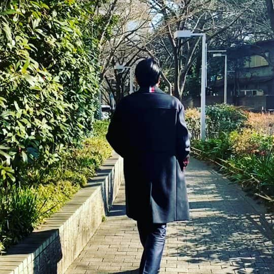 別所哲也のインスタグラム：「Lovely noon in Tokyo ! Walking with social distancing! #tokyo #tokyolife #tetsuyabessho」