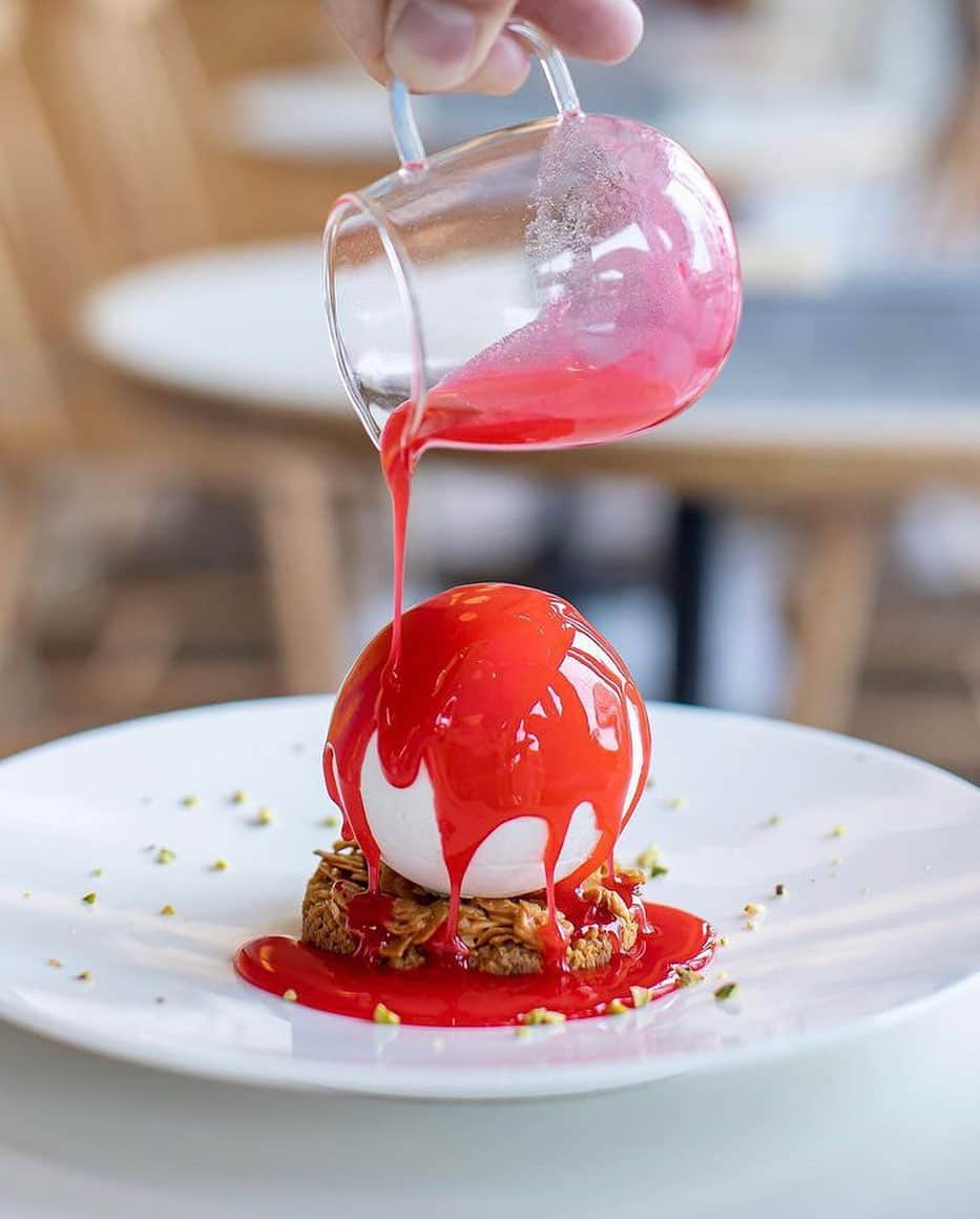 のインスタグラム：「［#cafemiru_大阪］﻿ ——————————————————————﻿ ライフスタイルショッププロデュースの北欧カフェ🌿「SOHOLM CAFE＋DINING」﻿ ﻿ 2種のスパイスで煮込んだリンゴのコンポートを、マスカルポーネのムースで包みます😆🎉ソースはご自身でかけるスタイルなので、五感で楽しむことができますよ🧸💕﻿ ﻿ ☑エプレ🍎﻿ ※販売状況は事前にお店へご確認ください。﻿ ﻿ 📍SOHOLM CAFE＋DINING﻿ ⚪︎住所 / 大阪府大阪市北区大深町3-1 グランフロント大阪 北館1F﻿ ⚪︎営業時間 / 【月〜日】10:00〜21:00(LO.20:00)﻿ ※現在は営業時間が異なる場合がございますので、事前にご確認ください。﻿ ⚪︎定休日 / 不定休﻿ ⚪︎アクセス / 大阪駅より徒歩1分、梅田駅より徒歩2分﻿ ﻿ 【#cafemiru_Osaka】﻿ 📍SOHOLM CAFE＋DINING﻿ ◎Open Hours / 【MON-SUN】10:00〜21:00(LO.20:00)﻿ ◎closest station /「Osaka」「Umeda」﻿ ﻿ ☕️ @sololmcafedining﻿ 📷 @_hiistagram_﻿ ———————————————————﻿ Cafemiruでは「#インスタ探検隊」or「#cafemiru」をタグ付けしているカフェ写真から、運営スタッフが厳選してご紹介しています👀🔍」