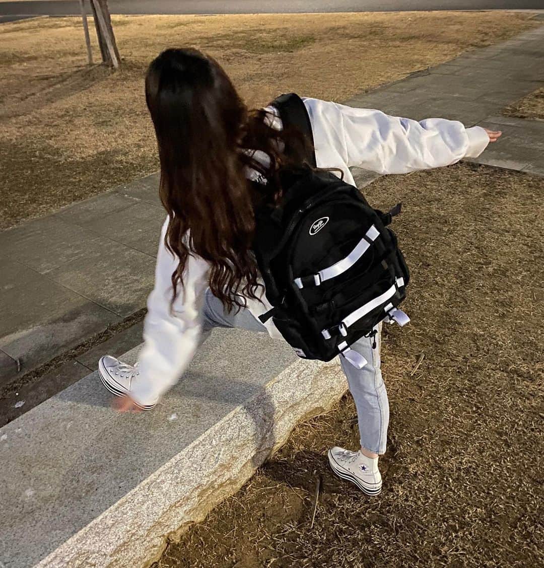 のインスタグラム：「リュック可愛いでしょ🐻‍❄️❥❥ ・ ・ @daylife_japan  ・ ・ ・ ・ ・ ・ ・ #デイライフ #daylife #リュック #fff#f4f#lfl#l4l#follo#follome#instagood#like4like#like4likes#korea#koreanstyle#koreanfashion#@_093024_#fashion#韓国#韓国ファッション#韓国スタイル#ootd#ootdfashion#韓国好きな人と繋がりたい#お洒落好きさんと繋がりたい#ファッション#いいねしてくれた人の中で気になった人フォロー#セルカ」