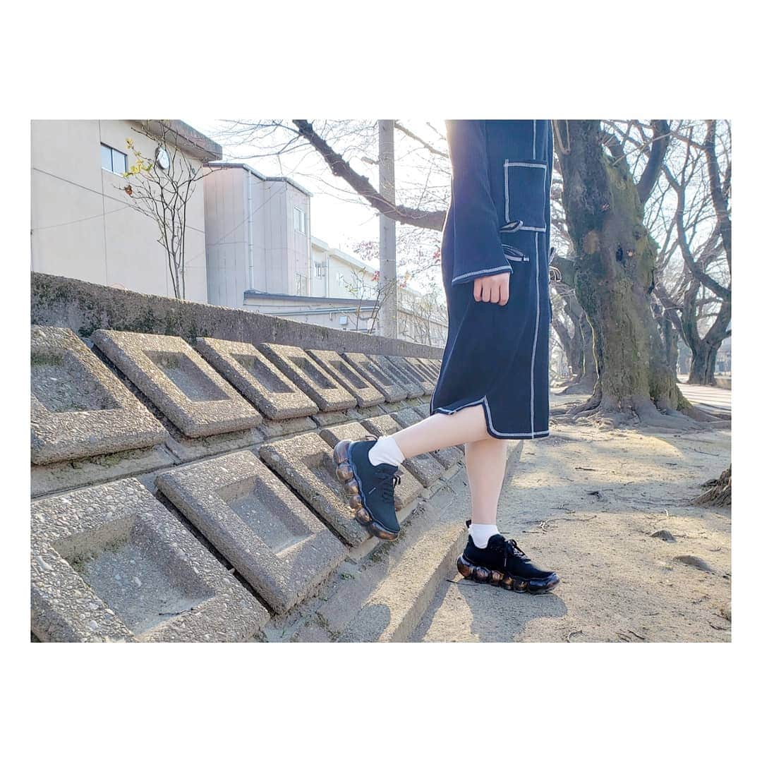 坂本詩緒里さんのインスタグラム写真 - (坂本詩緒里Instagram)「👟🖤  #grounds #groundsfootwear #thankyou  #mikiosakabe #fashion #shoes #nail #newshoes  #black #socks #spring #instagramjapan #Japanese #shoestagram #スニーカー #スニーカー女子 #スニーカーコーデ #モノトーン #モノトーンコーデ #公園 #お散歩 #黒 #個性  #おしゃれ #デザイン #履くジュエリー #かわいい #かっこいい #コーデ #ファッション」1月22日 13時52分 - jpba529