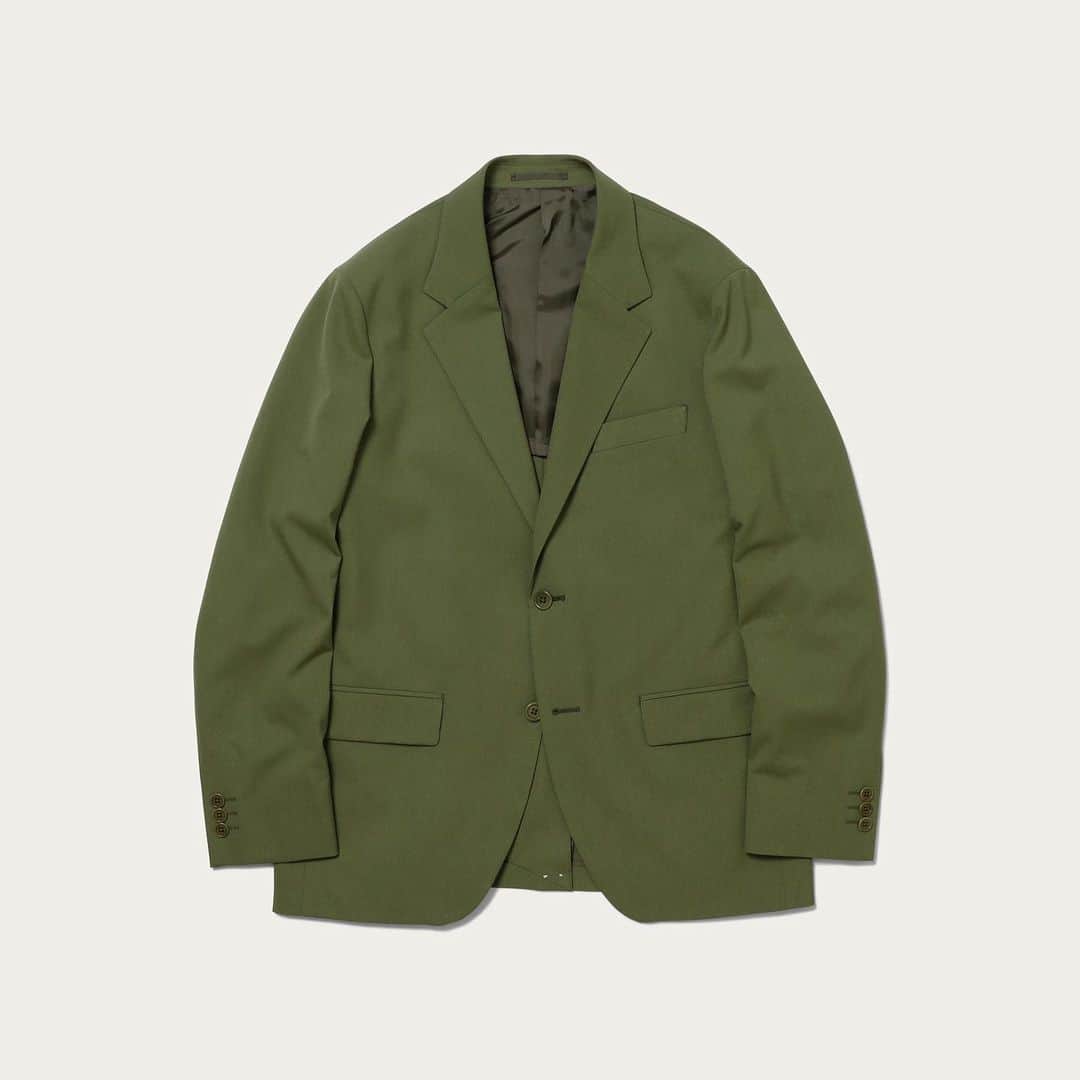 のインスタグラム：「【 New Arrival 】﻿ ＜UNITED ARROWS & SONS ＞﻿ COLOR JACKET & COLOR TROUSERS﻿ now in store & online.﻿ ﻿ モダンなボックスシルエットのジャケットとスッキリとしたシルエットのトラウザーズは、シワになりずらい梳毛引きをしたポリエステルレーヨン素材を採用しています。﻿ ﻿ The modern box silhouette jacket and trousers with a clean silhouette are made of worst-wrinkled polyester rayon material.﻿ ﻿ #UnitedArrowsAndSons」