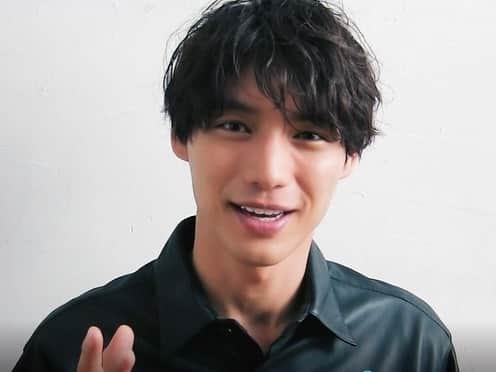 福士蒼汰のインスタグラム：「みなさんのアンケートをもとに グッズを作ることが決まりました！   そのための撮影も 撮り終わっています！  楽しみにしていてください！  動画&10周年インタビューは 研音サイトから見られます！ （登録が必要です❗️）  インタビューURL https://spn.ken-on.com/special/fukushi10th/  グッズ告知動画URL https://spn.ken-on.com/movie/?id=fukushi_sota」