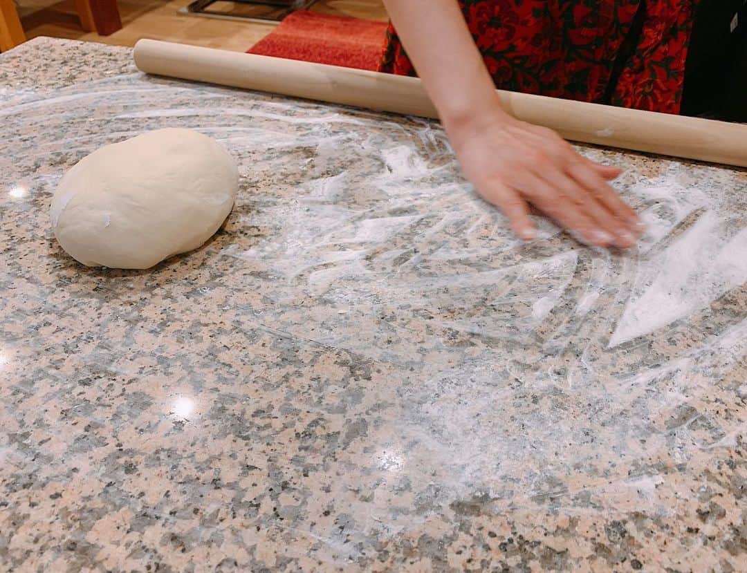 佐藤千晶さんのインスタグラム写真 - (佐藤千晶Instagram)「お家で手打ちうどん。 トッピングには 香川おなじみの金時豆の天ぷらを。  また現地でうどん巡りしたいな…と 香川の旅を思い出しながら 食べました😊  茹でたて揚げたては やっぱり美味しい🤤  #お家で手打ちうどん #お家で旅気分 #香川県 #香川 #手打ちうどん #うどん #香川 #金時豆の天ぷら #海老の天ぷら #天ぷら」1月22日 14時03分 - satochiaki125