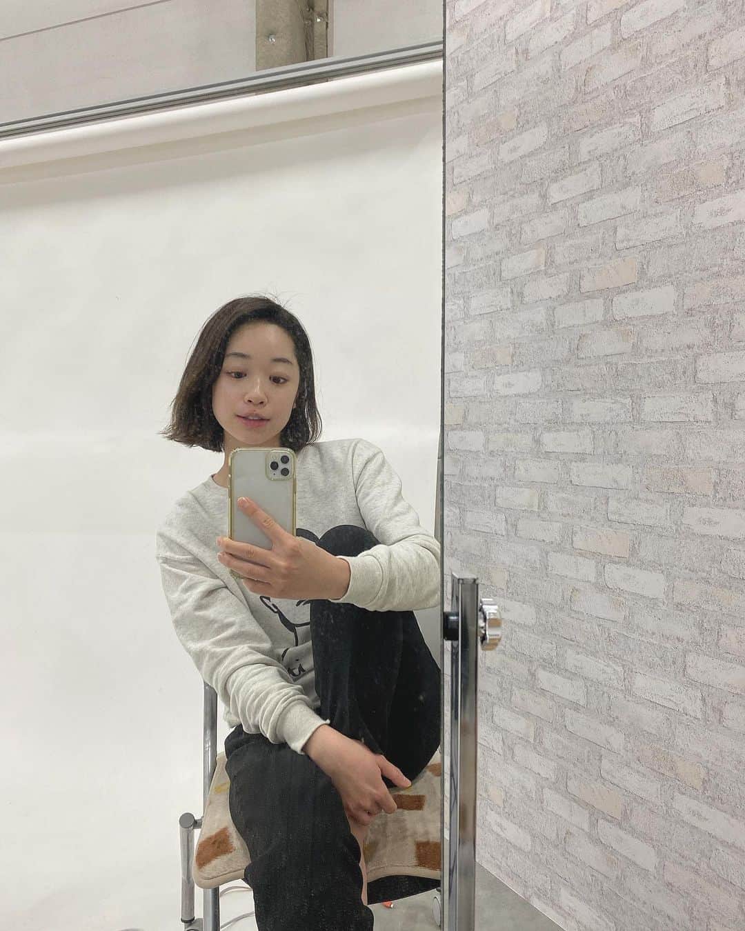 黒澤かなえさんのインスタグラム写真 - (黒澤かなえInstagram)「髪伸びました。💭  （休憩中）  ．  #撮影#fashion#休憩中」1月22日 14時16分 - k_kana