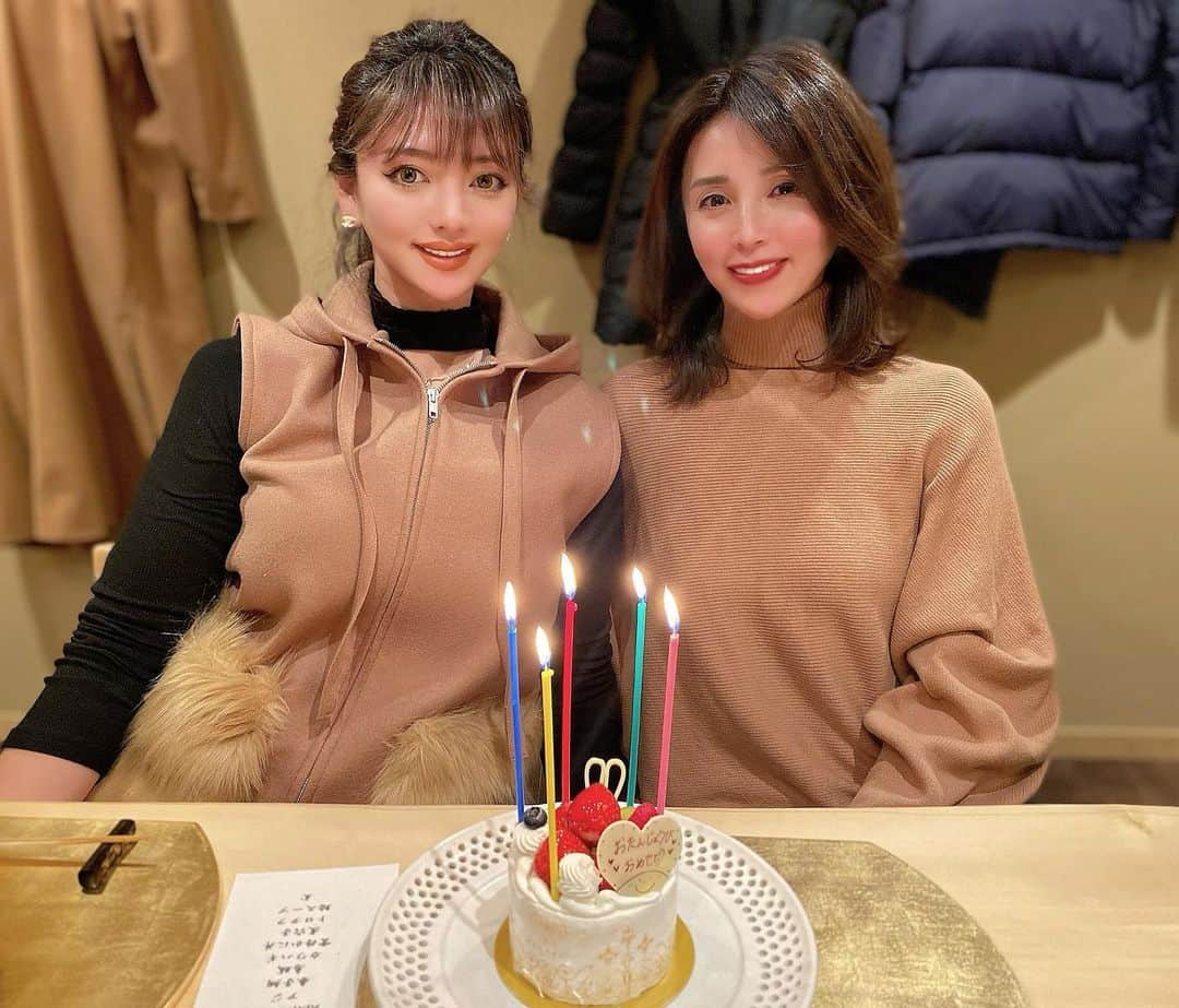 森本あやかさんのインスタグラム写真 - (森本あやかInstagram)「Happy Birthday Mom ☺︎﻿ @kazue_jan06  ﻿ #happybirthday #おめでとう #お祝い #あやまろ #仲良し親子 #友達親子」1月22日 14時32分 - ayachi0120