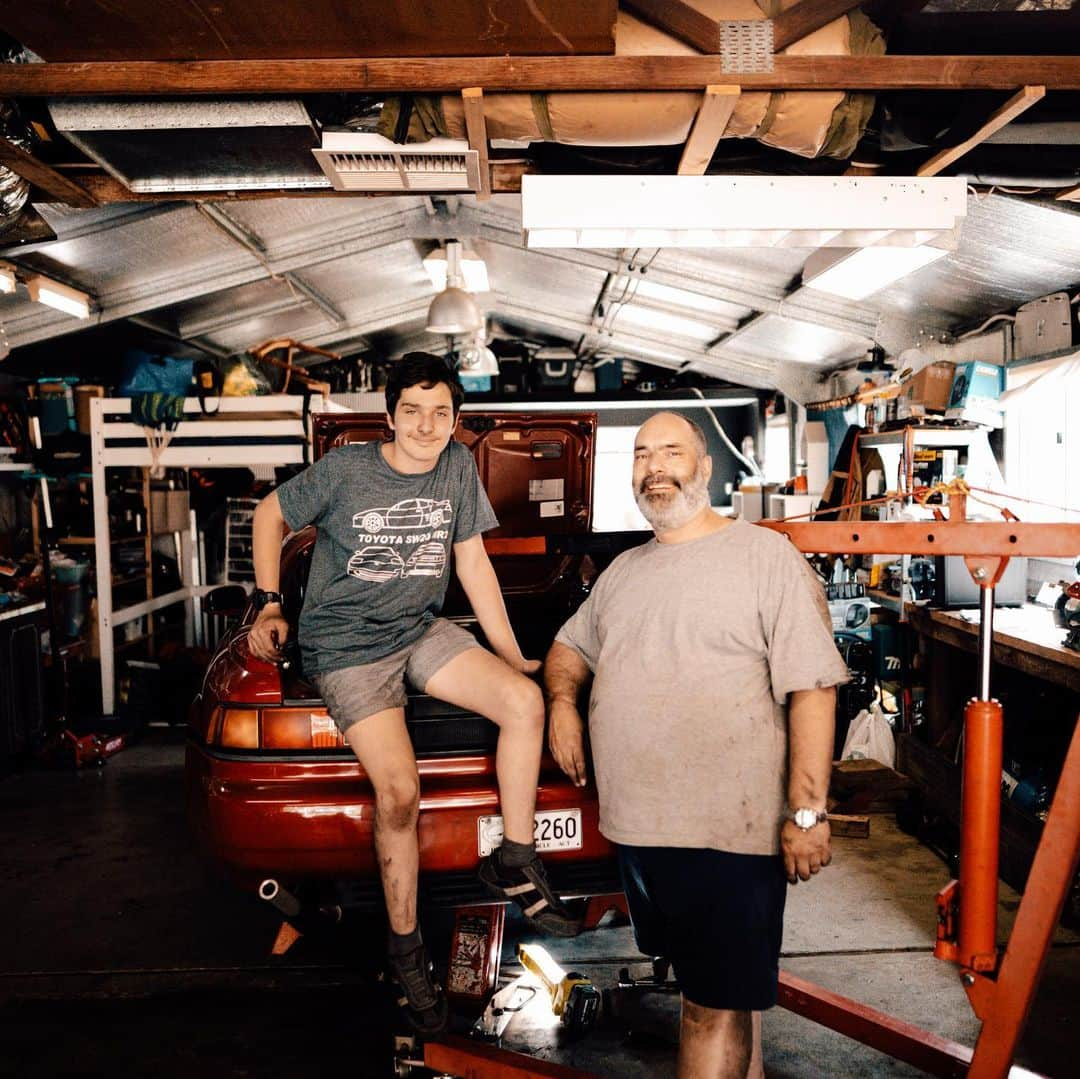 Toyota Australiaのインスタグラム：「Jamie and his 13 year old son, Andy, are restoring this 1990 Toyota MR2 back to its factory condition.  Both share a love for restorations and racing, and up until last year when they purchased this classic, Andy had been racing his dad’s cars. But, this one is “his baby”. Happy racing, Andy! #ToyotaMR2 #MR2」