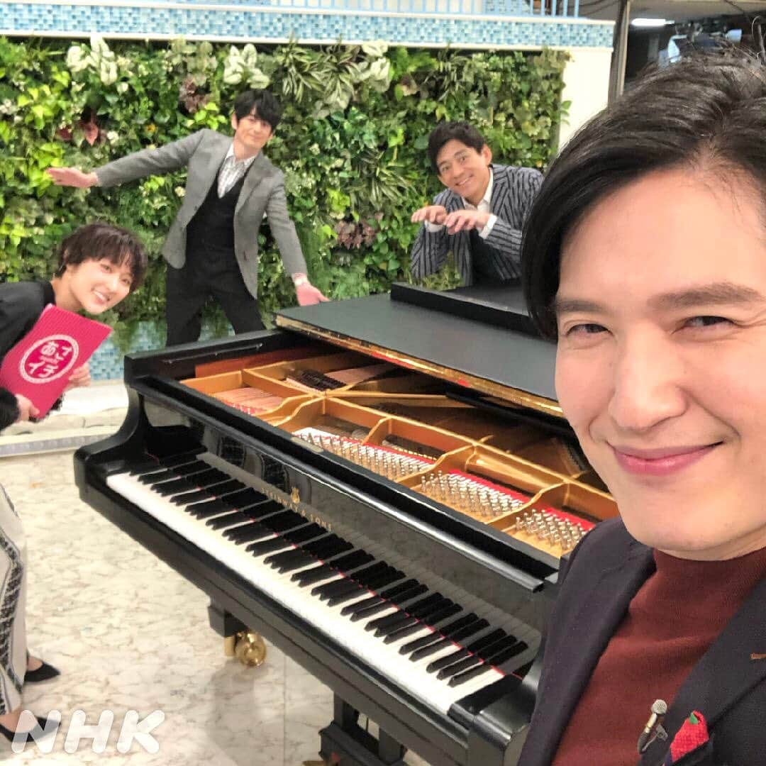 あさイチさんのインスタグラム写真 - (あさイチInstagram)「おうみです。今朝のゲストは清塚信也さん🎵  バラエティでのトークも面白いですが、 幼い頃から努力を積み重ねてこられたお方でした。 生演奏、感激しました！！  視聴者の皆さんからのリクエストに応えて、 「カノン」や「荒城の月」にアレンジを加えて 演奏してくださったのも素敵でしたね✨✨  こんな時だからこそ、 音楽の大切さ、ありがたさをしみじみ感じた朝でした。  #清塚信也 さん #ピアニスト #クラシック #ショパン #舟歌  #カノン #荒城の月 #即興演奏  #プレミアムトーク  #博多華丸大吉 #近江友里恵 アナ #nhk #あさイチ #8時15分から」1月22日 14時50分 - nhk_asaichi