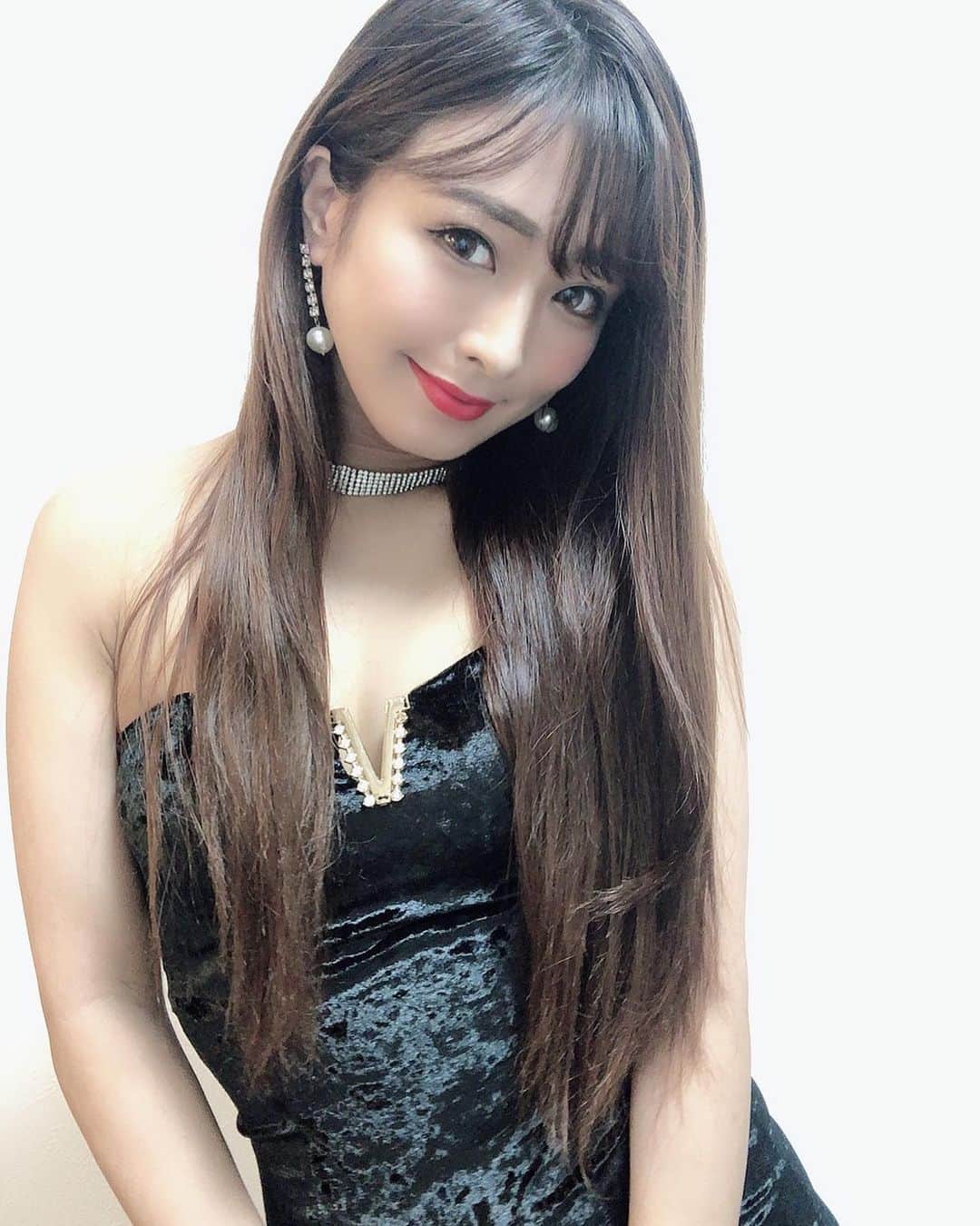 Fujikoのインスタグラム：「今年から 私の肩書きは、 ダンスシンガーソングライターではなく アーティストでいきます👸🏻✨  最近テレビやラジオで  ダンスシンガーソングライターの って長いなぁと思いましてね。笑  時々使うかもしれませんが  私はとことんアーティストになります！！  よろしくお願いします🙈✨  #Fujiko#アーティスト#歌手#応援してね」