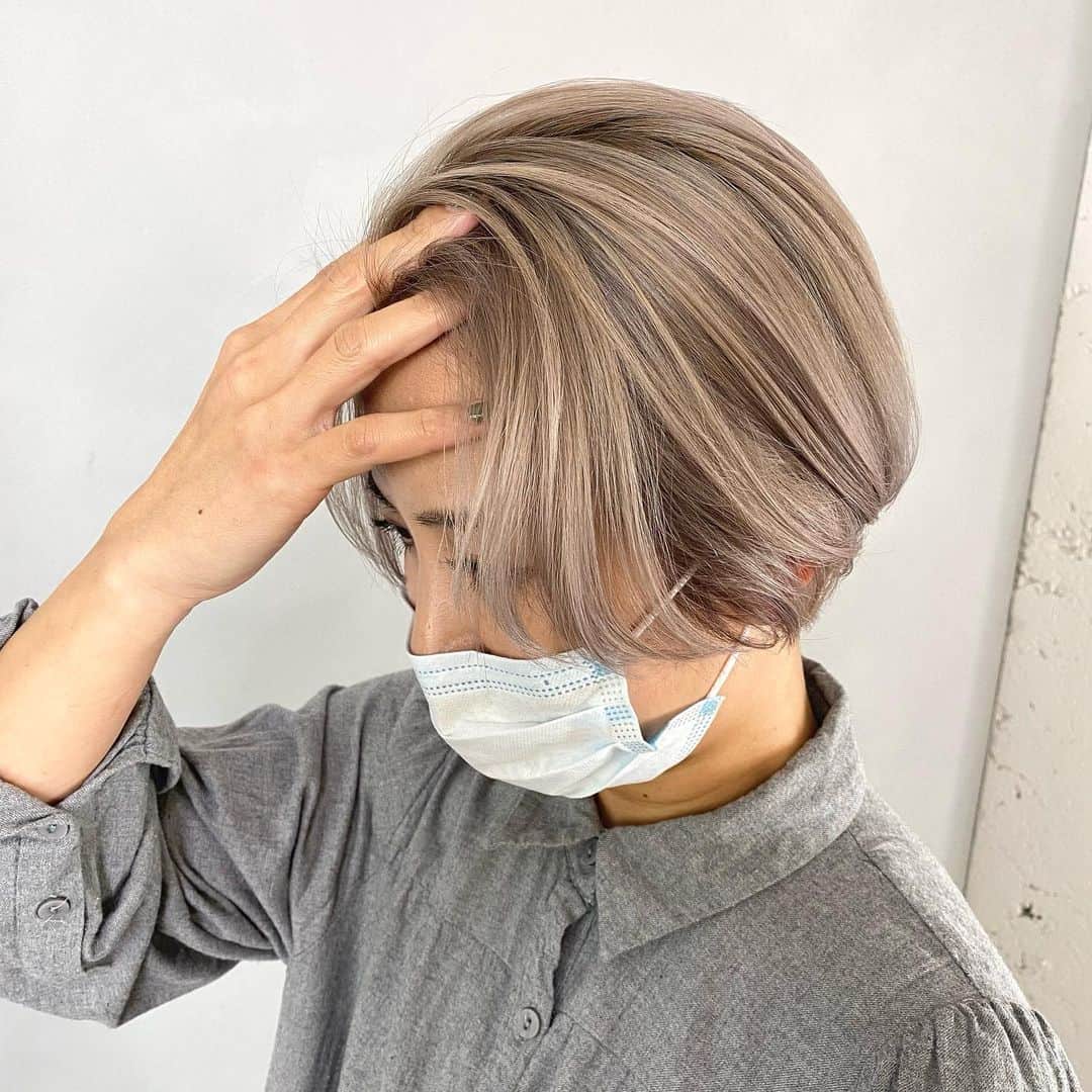 NOBU/渋谷店さんのインスタグラム写真 - (NOBU/渋谷店Instagram)「ハイアッシュ #イノアカラー  @lorealpro_education_japan  @lorealpro  . . NOBU指名は、ホットペッパークーポンからよろしくです！ . . @album_hair  @nobuhair 担当プロデューサーNOBU ALBUM新宿NEＷ OPEN★ NET予約は、プロフィールのURLから^ ^ 東京都新宿区新宿３-28-11 市嶋第三ビル4F  #ヘアスタイル #髪型 #ヘアセット #ヘアアレンジ #ヘアカラー #カラー #lafrench #ハイライト #ブリーチ #ミニボブ #サロン #レザーカット #モデル #ヘアカタログ #美容師  #美容室 #撮影 #fashion #instafashion #hm #zara #forever21  #uniqlo #gu #updo #haircolor #longhair #hairstyle」1月22日 15時07分 - nobuhair