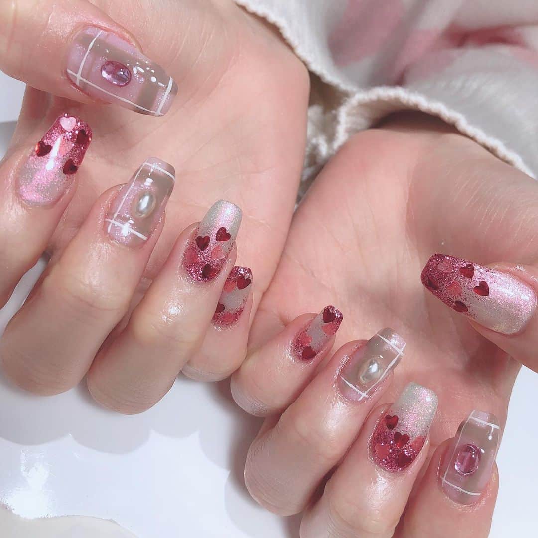 信野樹奈のインスタグラム：「. あたらしいつめです .  #ネイルデザイン　#ピンクネイル」