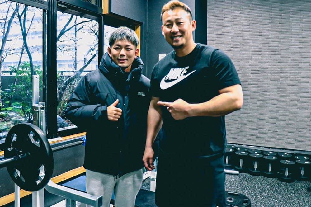 皇治さんのインスタグラム写真 - (皇治Instagram)「剛さん、翔くん、プロ野球選手の皆さんと自主トレ♪  めちゃ楽しかった♪  次はゴルフ対決や♪  高級生食パン専門店　乃が美 坂上社長の差し入れに松寿司さんの寿司、最高に美味かった♪  剛さん、ヒデさん皆様ありがとうございました♪  感謝。  #西岡剛 #中田翔 #強兄」1月22日 16時02分 - 1_kouzi