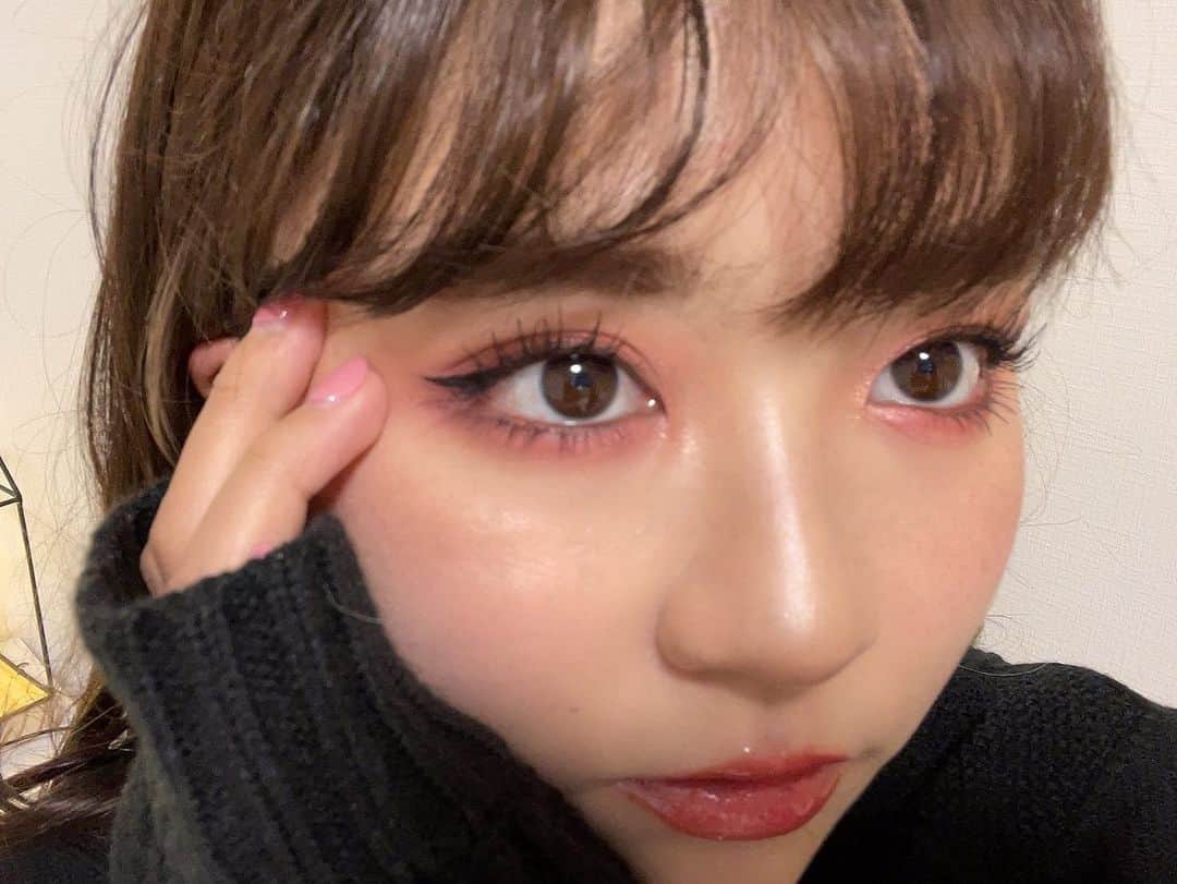 Shioneさんのインスタグラム写真 - (ShioneInstagram)「@toofacedlovesjapan さんからのギフトがまたまた可愛すぎた。。。。🤦🏽‍♀️💗💗 ㅤㅤㅤㅤㅤㅤㅤㅤㅤㅤㅤㅤㅤ 2月１日発売のアイシャドウパレット達やばくないかい？😱🔥 ㅤㅤㅤㅤㅤㅤㅤㅤㅤㅤㅤㅤㅤ 最近カラーメイク欲がすごいから早速レッツプレイミニアイシャドウパレットを使ってみた❤️ ㅤㅤㅤㅤㅤㅤㅤㅤㅤㅤㅤㅤㅤ そしてTooFacedのコスメたくさん使ってみた🪞💕 ㅤㅤㅤㅤㅤㅤㅤㅤㅤㅤㅤㅤㅤ ピンクカラーがすごくかわいい🤦🏽‍♀️💗 そしてピローバームリップトリートメントは乾燥しまくりな私の唇の救世主🥺💗  ㅤㅤㅤㅤㅤㅤㅤㅤㅤㅤㅤㅤㅤ TooFacedのコスメでワクワクときめかなかったことはない🤦🏽‍♀️🔥💕  #instagram  #ヘアカット  #japan  #メイク  #YouTube  #cosmetics #love #me #makeup  #fashion #メイク動画  #メイク #コスメ #オリジナルブランド #Libecka #libeckabyshii #youtuber #youtube #アッシュカラー #ヘアアレンジ #hairStyle #ウィッグ #ヘアアレンジ #インテリア #トゥーフェイスド　#eyeshadowpalette #海外コスメ #TooFaced #ファッション #shii_cosme🌹 #shii_make🌹」1月22日 16時05分 - shione__1101