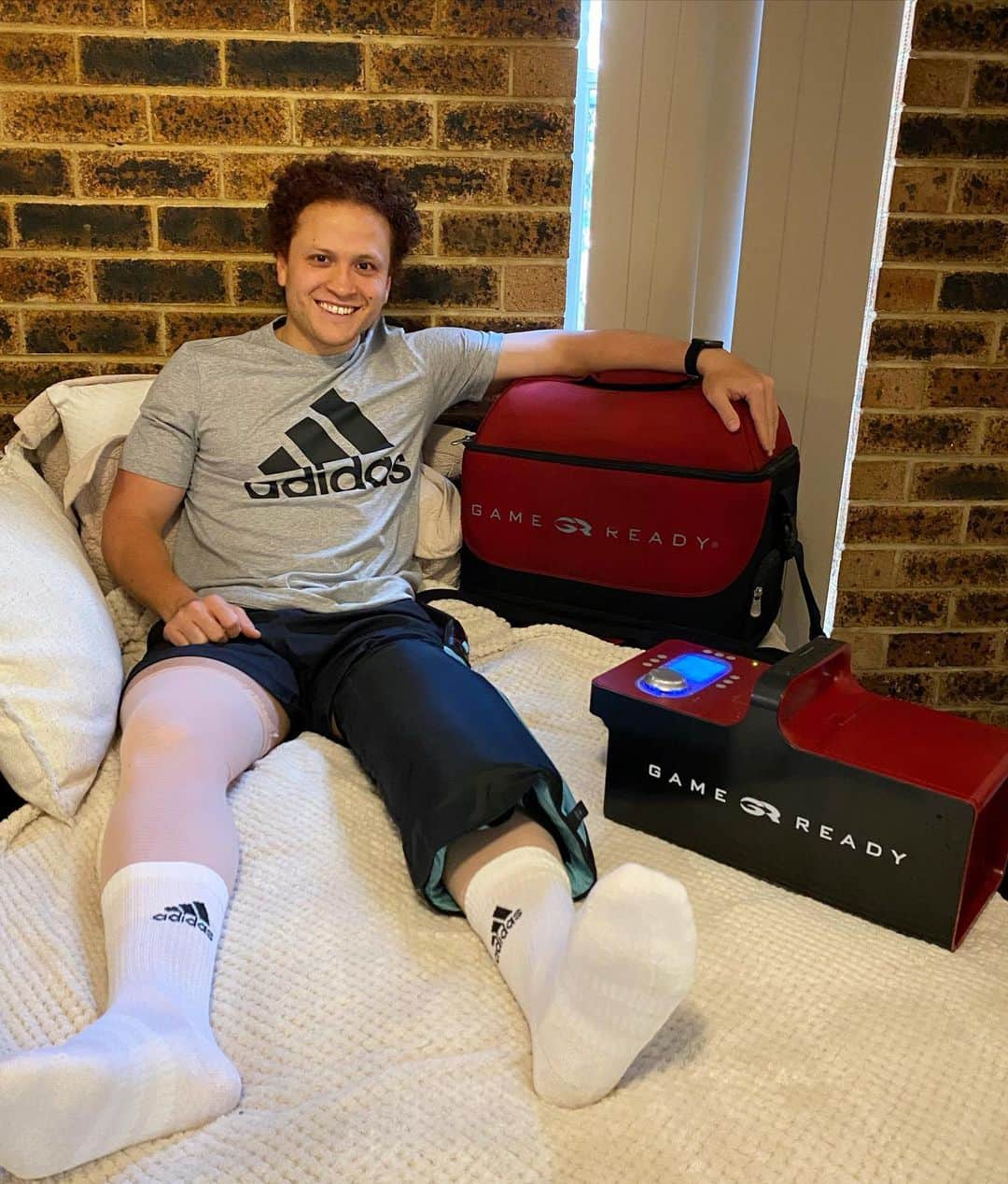 のインスタグラム：「My new best friend. Thanks to the @thepfa & @jonnymckain4 for helping me out with my recovery ⚽️🧊🔋😁 #pfa #gameready #adidas」