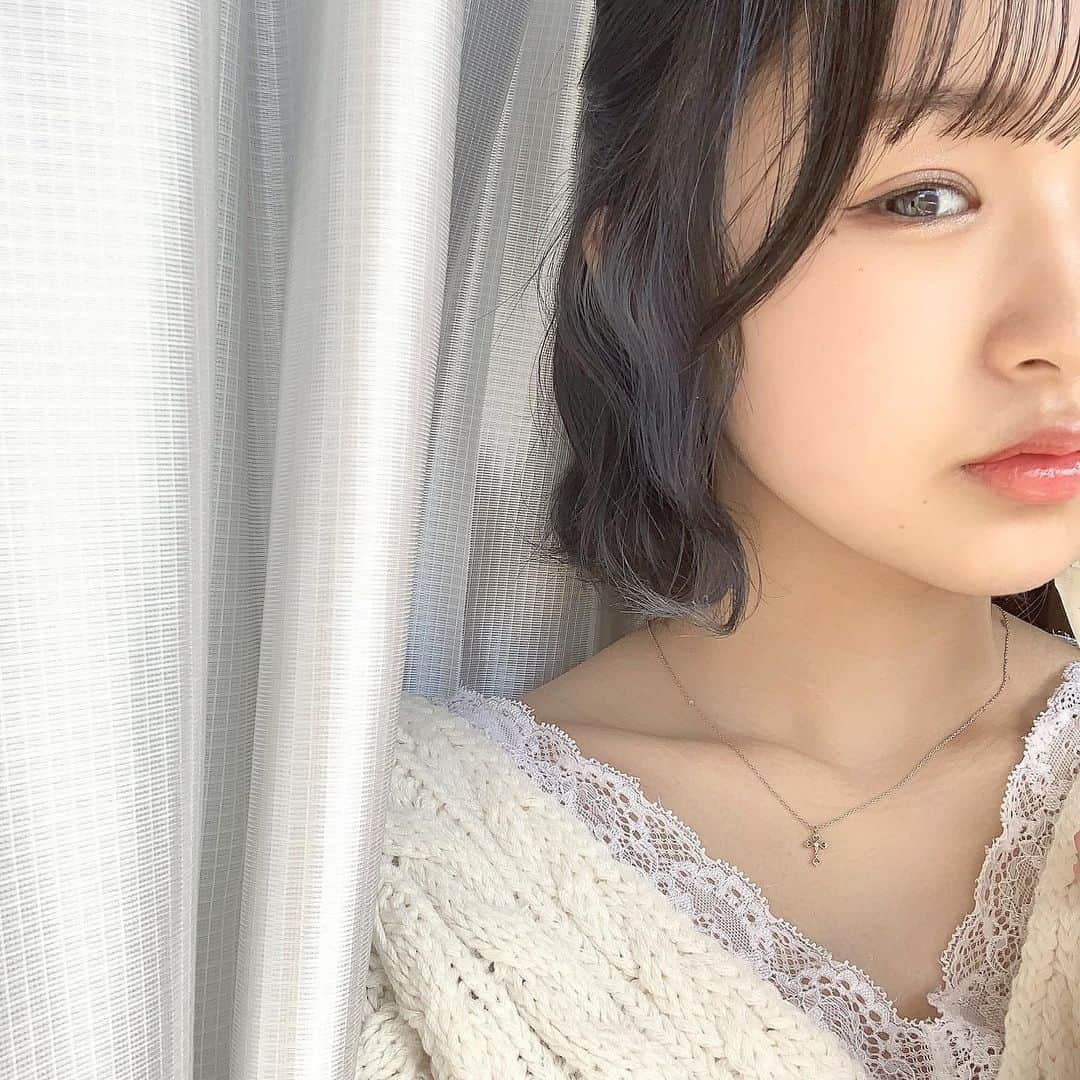 岩間妃南子さんのインスタグラム写真 - (岩間妃南子Instagram)「インナーカラーが可愛いの！！！ ・ ハーフアップすると青(ちょっとグレーぽくなってる)がしっかり見えて最高🙆🏻👌✨ ・ 来週辺り、髪の毛切ろうと思ってる #ラストアイドル #ラストアイドル2期生アンダー #岩間妃南子 #インナーカラー #インナーカラーボブ」1月22日 16時16分 - hinako.1116