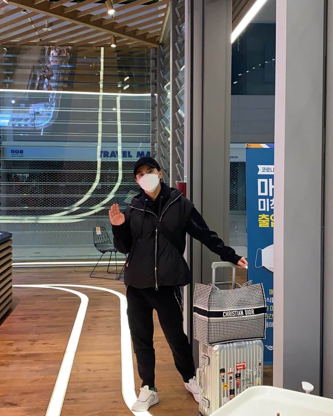 チェ・ナヨンのインスタグラム：「울엄마 🥰 잘지내요❤️ 사랑해 😻건강하기 #검진받으러가자   몇일전 미국으로 왔어요 코로나로인해 걱정해주시는 분들이 많은데.. 관리잘하며 연습열심히 할께요^^ 앞으론 골프만 생각할라구요😍  #열골」