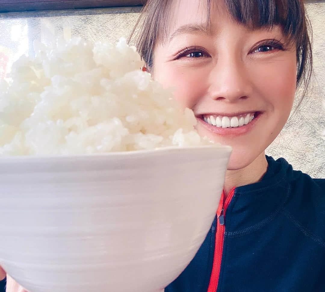 福島和可菜さんのインスタグラム写真 - (福島和可菜Instagram)「食べるって幸せだよね～🥰  今日も朝からたくさん動いたので、 ご褒美のごはん🍚❤️大盛りに限るぜ😂（笑）  コレに合わせるのは…🥩肉🥩  幸せかよ〜😎  夜にはビールも待っているー🍺🍺🍺  #ちょっと遅いお昼ごはん #lunch #ごはん #ご飯 #大盛り #プラス #肉 #コレでも足りない #笑 #食べれる #飲める #元気な証拠 #ライス #大 #大食い #食いしん坊万歳 #美味しい #幸せ #グルメ #power #モチベーション #🍚 #🍺 #✨ #❤️ #🤤 #😋」1月22日 16時31分 - fukushimawakana