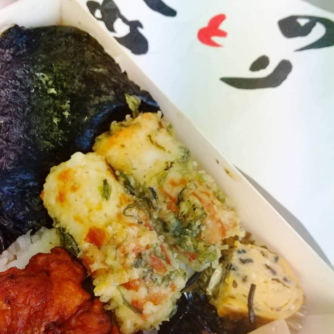 三枝亜紀のインスタグラム：「. . のり弁最高でーす！(^_^)/ . . 一粒も残さず、ごちそうさまでした♥ . . そして、 ベンチコートのあったかさ最強！ 私服に欲しい(^^) . . お疲れ様でした(^_^)/~~」