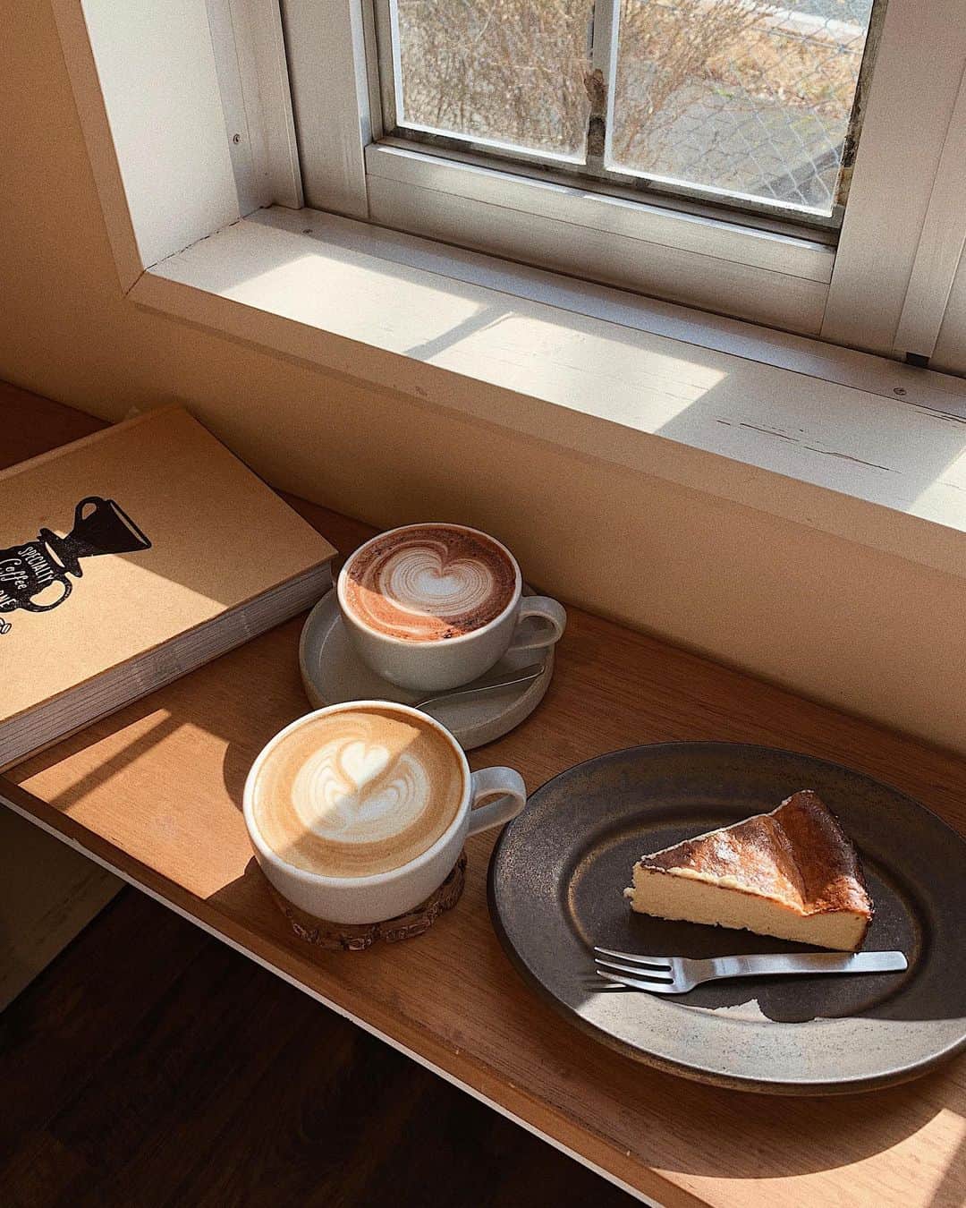 草野春香さんのインスタグラム写真 - (草野春香Instagram)「. 先週久しぶりに姉と☕️🌿 #almardcoffee  #café #長崎カフェ」1月22日 16時42分 - _haruka030_