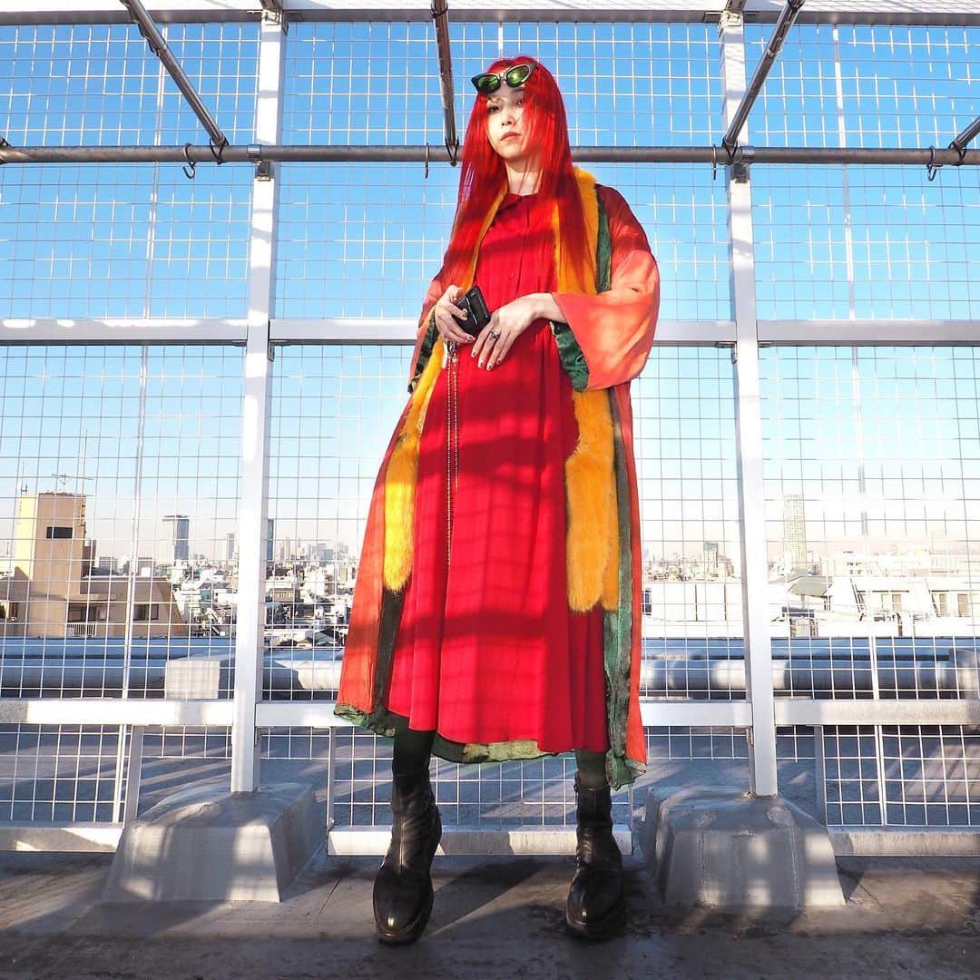 si ouxのインスタグラム：「弍号機コーデ﻿ ﻿ #きょうの太陽浴﻿ ﻿ dress #lebeccaboutique  haori #nitako﻿ boots #damiedoma﻿ shole #moschinoxhm  ﻿ ﻿ ﻿ ﻿ #eva #evangelion #エヴァンゲリオン #弍号機 #弍号機カラー #惣流アスカラングレー﻿ #selfportrait #自撮り #セルフポートレート #olympus #epl7 #olympuspen #olympusepl7 #mzuikodigitaled9_18mm #selfie #selfies #redhair #redhaircolor #redhaired #赤髪 #レッドヘアー」