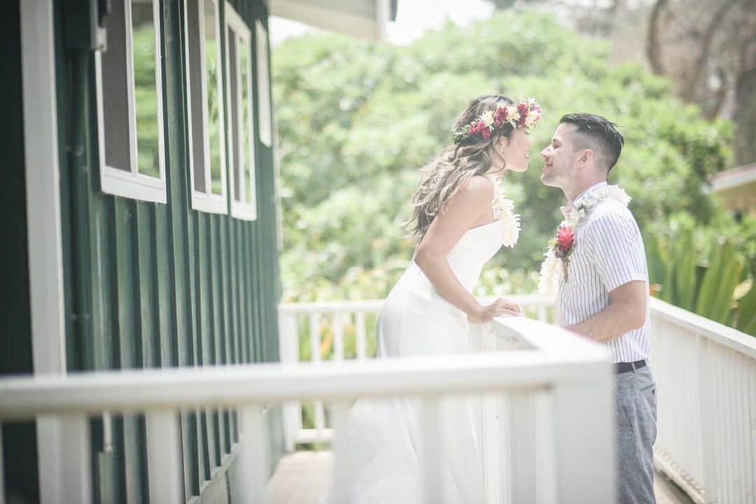 ハワイ挙式のCheersWedding チアーズウェディングのインスタグラム：「【Cheers Weddingのウェディング】﻿ ﻿ ✔︎会場は邸宅・教会・ホテルなど20カ所以上﻿ ﻿ ✔︎選べるドレスショップは7社以上 (人気のプロのビアスやオーセンティックを含む)﻿ ﻿ ✔︎挙式当日は専属コーディネーターがフルアテンド﻿ ﻿ ✔︎日本人ヘアメイクアーティストによるヘアメイク﻿ ﻿ ✔︎現地での入念なリハーサルメイク﻿ ﻿ ✔︎経験豊富で多彩なカメラマン﻿ ﻿ ✔︎プランナーは現地在住経験・現地アテンド経験有り﻿ ﻿ ✔︎日本とハワイにサロンを完備しスタッフがフルサポート﻿ ﻿ ※ チアーズウェディングが取り扱う会場は、リーガルチェックを行い正しいやり方でご案内しています。﻿ ﻿ ***********************﻿ ﻿ 【HP】﻿ https://www.cheerswedding.jp﻿ ﻿ ☎︎0120-128-828﻿ 平日11:00〜19:00／土日祝10:00〜19:00﻿ ﻿ ***********************﻿ ﻿ ◆ウェディングパーク海外﻿ チアーズウェディングで検索！﻿ https://foreign.weddingpark.net/agentlist/100063/﻿ ﻿ ◆ウェディングフォトはこちら﻿ @cheers_photowedding ﻿ ﻿ #チアーズウエディング﻿ #ハワイウェディング ﻿ #海外ウェディング﻿ #リゾートウェディング﻿ #リゾ婚﻿ #海外挙式﻿ #ハワイ挙式﻿ #ハワイ婚﻿ #新婚旅行﻿ #ハワイ旅行﻿ #cheerswedding﻿ #hawaiiwedding﻿ #ハワイハネムーン﻿ #ハワイウェディング迷子﻿ #ハワイウェディングプロデュース﻿ #日本中のプレ花嫁さんと繋がりたい﻿ #ハワイプレ花嫁﻿ #ハワイ結婚式﻿ #花嫁準備﻿ #式場迷子﻿ #2021秋婚﻿ #2021wedding﻿ #家族挙式﻿ #花嫁応援 ﻿ #ハワイ花嫁﻿ #おしゃれ花嫁﻿ #大人花嫁﻿ #hawaiiwedding﻿ #northshore﻿ #ノースショア」