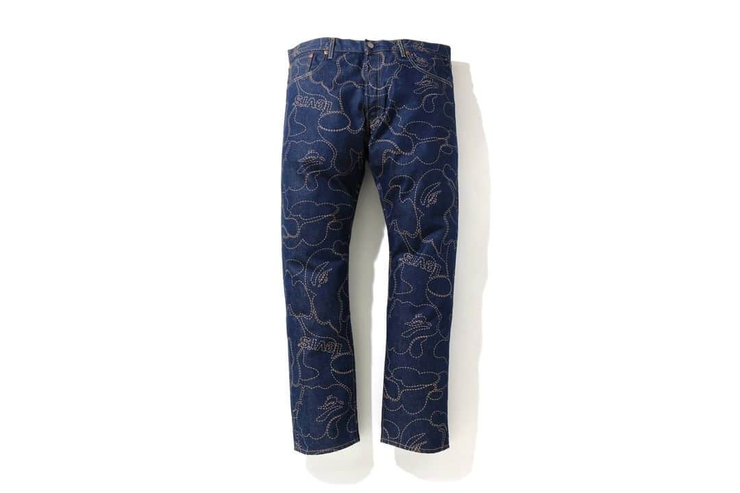 Levi's Japanさんのインスタグラム写真 - (Levi's JapanInstagram)「Levi’s® x BAPE®　明日1/23(土)発売開始   リーバイス®を象徴するトラッカージャケットや501®に、BAPE CAMO®︎ を落とし込んだアイテムの他、パッチワークトラッカージャケットとウエスタンシャツ、Ｔシャツ2カラー、6パネルキャップの9型を発売。   '93 501® Jeans 各¥17,000 (＋tax)   #LEVISBAPE #BAPE #abathingape #levis」1月22日 17時00分 - levis_japan