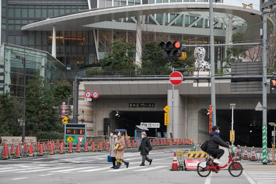 のインスタグラム：「「虎ノ門／ Toranomon(2021.1.6撮影)」最寄り駅：虎ノ門ヒルズ駅  #再開発  #新駅　#新橋　#神谷町　#港区　#日比谷線　#オフィス街 #tokyotokyo #tokyogram #moodygrams #jp_gallery #ptk_japan #gdayjapan #realtokyo #beautifuldestinations #tokyojapan #instatokyo #loves_nippon #phos_japan #bestjapanpics #cooljapan #japan_of_insta #photo_jpn #illgrammers #景色 #東京 #Tokyo #东京 #도쿄 #tokyogood」