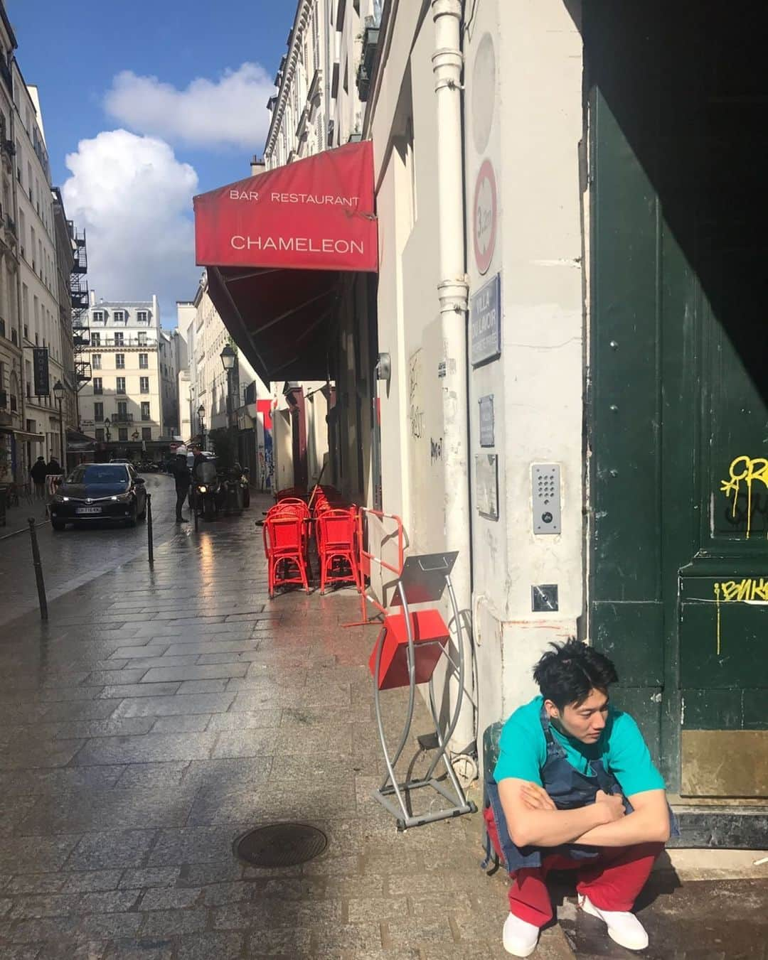 ゴニル（GEONIL）のインスタグラム：「그림좀 그리던시절🤣#paris」