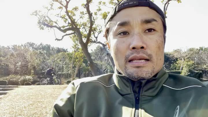 末續慎吾のインスタグラム：「﻿ ﻿ ﻿ ﻿ ﻿ ﻿ 坂道を走るの巻﻿ ﻿ ﻿ ﻿ ﻿ 今日は﻿ ﻿ ﻿ ERCのコーチと坂道を走った。﻿ ﻿ ﻿ 腹減ったー。﻿ ﻿ ﻿ アース。﻿ ﻿ ﻿ #EAGLERUN末續慎吾#陸上#かけっこ#オリンピアン#坂道を走る#走るの楽しい#ERCの荒川君#達人になりたい#経たい#経続けたい」