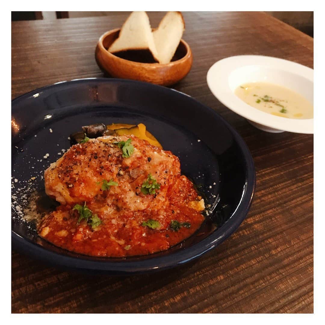 のインスタグラム：「[清川SALON] : 🚉最寄り駅:地下鉄渡辺通駅から徒歩8分 : 📍住所:福岡県福岡市中央区清川2-6-4F.garage1F : 隠れ家風の外観とオシャレな内装のイタリアン🍕 : 雰囲気最高のデートにもってこいです！ : 🕰営業時間:ランチ11:30〜14:00 ディナー18:00〜22:00 現在は時間変更の可能性あり : 🌟オススメ:羊のハンバーグ  #2人の世界 #カップル #恋したい #福岡 #東京 #福岡レストラン #福岡イタリアン #清川salon #カフェ好き #カフェ好きな人と繋がりたい #グルメ女子 #フォトジェニックフード #カフェデート #グルメデート #カフェ部 #グルメ部 #デートで行きたい🎀#gofun🍽」