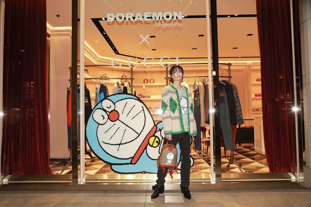 吉井添のインスタグラム：「🆙 DORAEMON×GUCCI見に行きました！ドラえもんが思った以上にGUCCIとマッチしていて驚きました。   #DoraemonxGucci　 #ドラえもんxグッチ #Gucci  #グッチ」