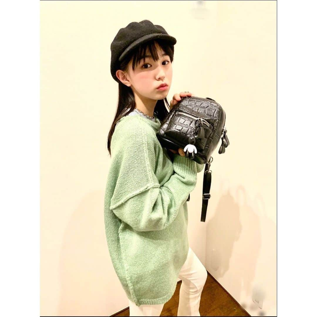 森﨑美月さんのインスタグラム写真 - (森﨑美月Instagram)「💚🤍💙  最近 グリーン系のお洋服が多いかも♡  この日はシンプルコーデだったから 🧸チャーム&🧸リングを足して 女の子っぽくしたよ♡ ⁑ ⁑ ⁑ #ニコプチ #プチモ #ジュエティ#wego #スターダスト #森﨑美月 #もんちゃん」1月22日 17時18分 - morisaki_mizuki_