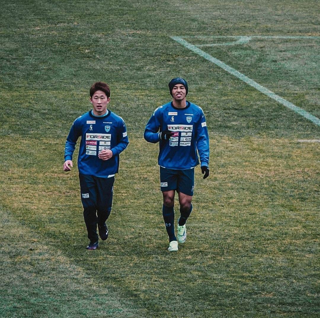 横浜FCさんのインスタグラム写真 - (横浜FCInstagram)「- 一次キャンプ3日目。 雨の中でのトレーニング。 - #yokohamafc #横浜FC #RECORDTHEBLUE #JLEAGUE #Jリーグ」1月22日 17時22分 - yokohamafc_official