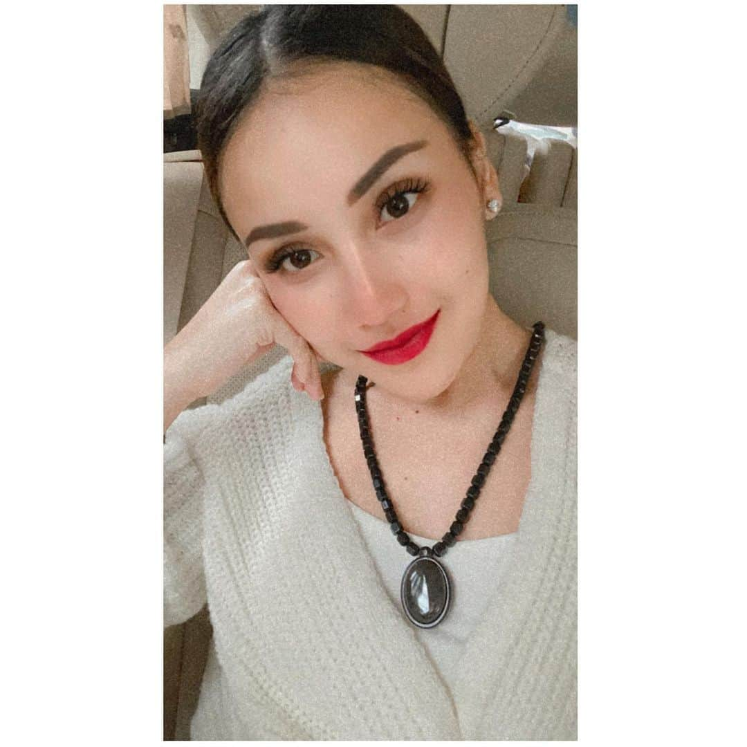 アユ・ティンティンさんのインスタグラム写真 - (アユ・ティンティンInstagram)「Thank u for the necklace @fourmiindonesia @fourmiarmi dari si cantik ka asty 🙏🏻😘」1月22日 17時32分 - ayutingting92