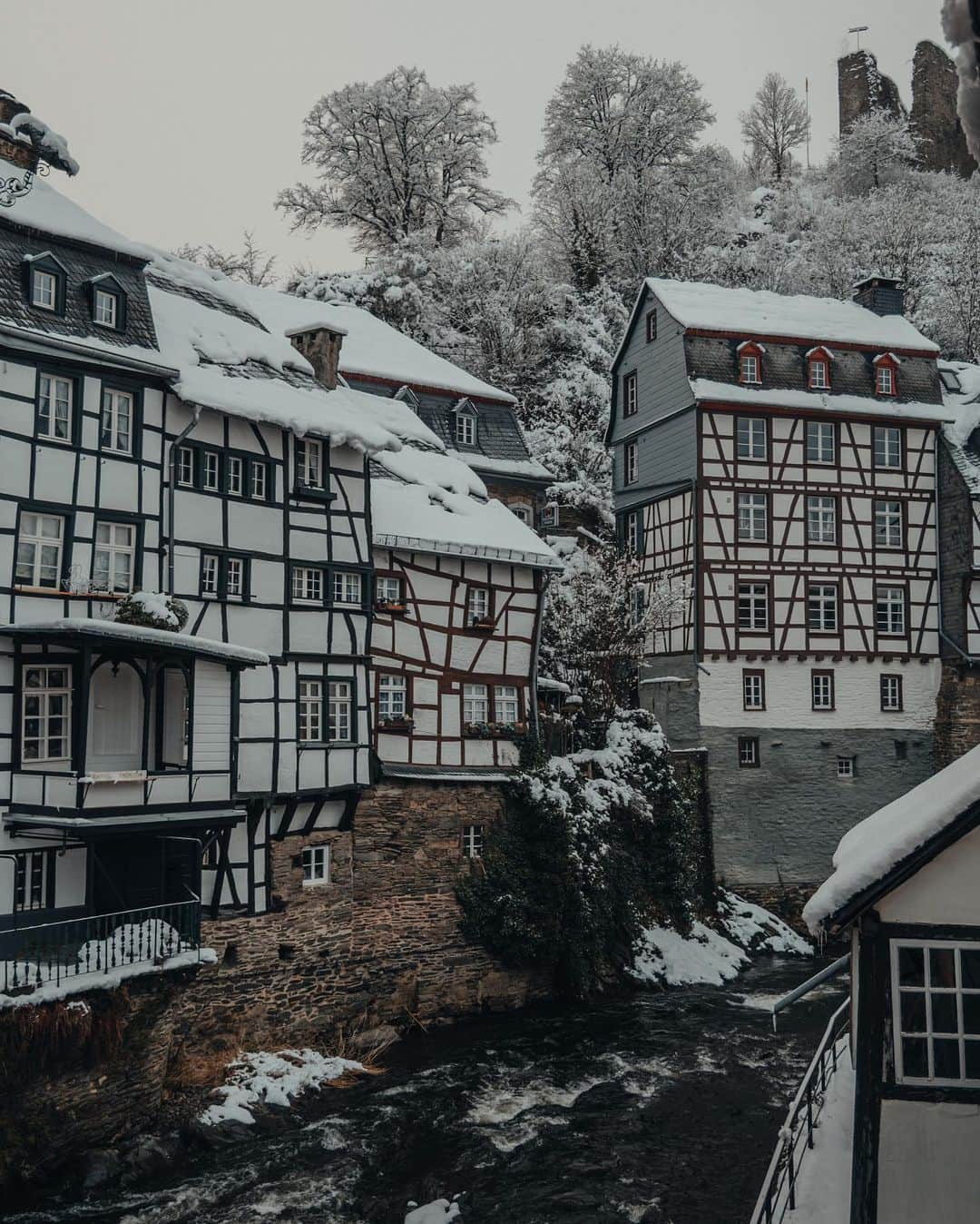 Canon Photographyさんのインスタグラム写真 - (Canon PhotographyInstagram)「Hey guys, @michielpieters taking over for the day! I’ll share some of my favorite winter images I shot in the past few weeks, starting off with this fairytale-like town called Monschau. I visited this place the morning after it snowed heavily and walking around here just felt magical.  Photography @michielpieters  Curated by @ianharper」1月22日 17時35分 - cpcollectives