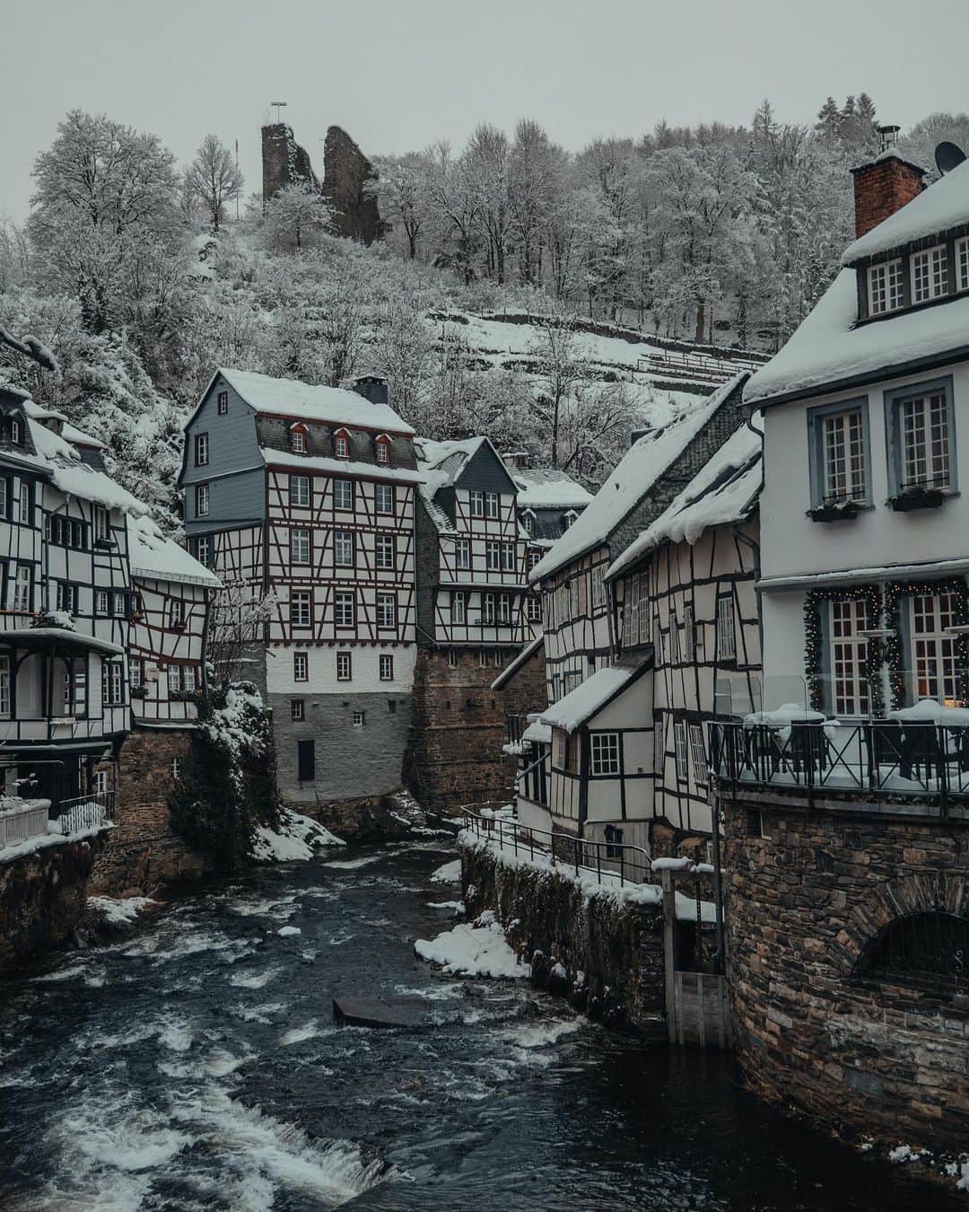Canon Photographyさんのインスタグラム写真 - (Canon PhotographyInstagram)「Hey guys, @michielpieters taking over for the day! I’ll share some of my favorite winter images I shot in the past few weeks, starting off with this fairytale-like town called Monschau. I visited this place the morning after it snowed heavily and walking around here just felt magical.  Photography @michielpieters  Curated by @ianharper」1月22日 17時35分 - cpcollectives