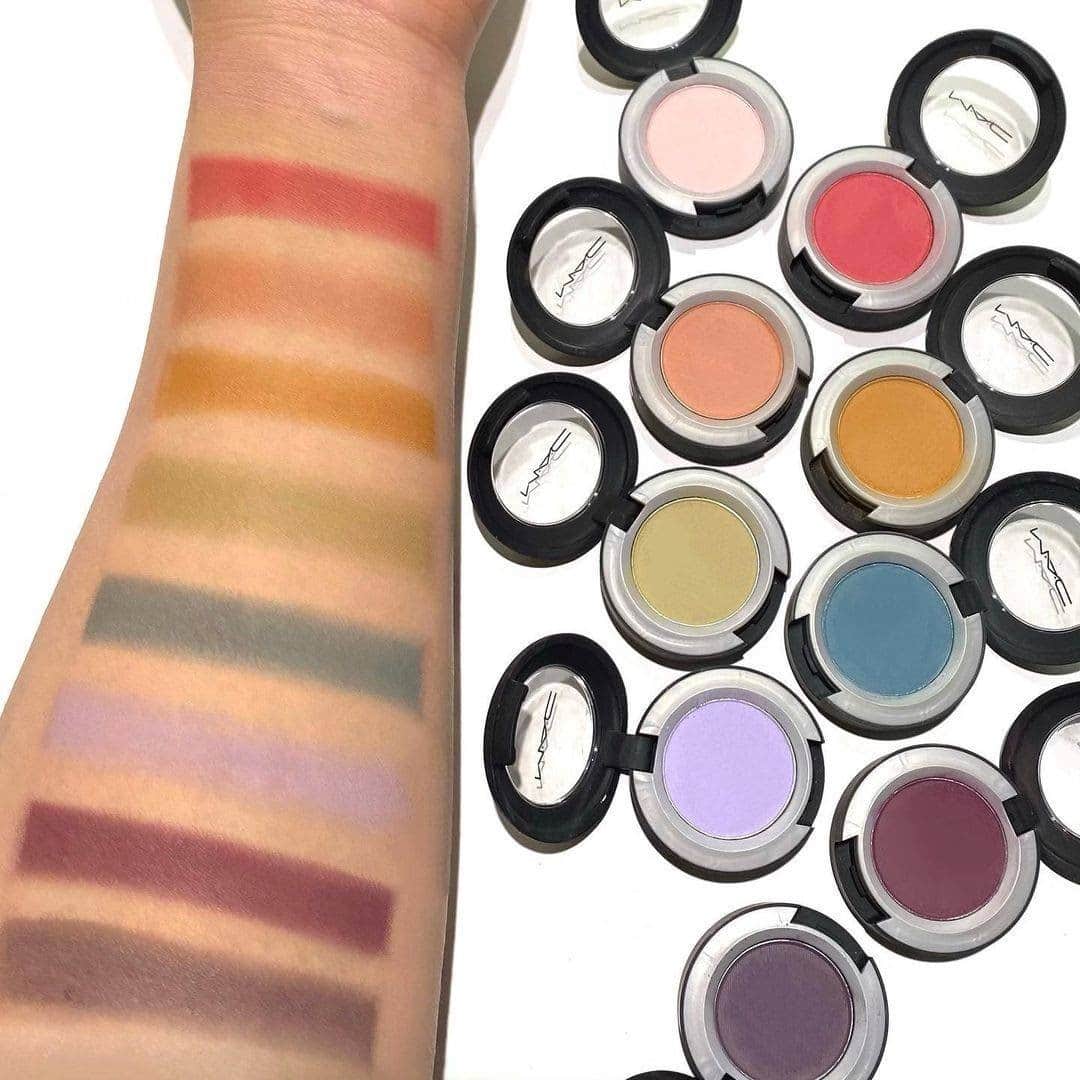 メイクアップアートコスメティックスさんのインスタグラム写真 - (メイクアップアートコスメティックスInstagram)「Swatch the rainbow 🌈. Enwrap lids in a full spectrum of highly blendable, ultra-creamy colours with Powder Kiss Soft Matte Eye Shadow. #MACPowderKiss #Regram @mac_iwataya.fukuoka」1月23日 4時30分 - maccosmetics