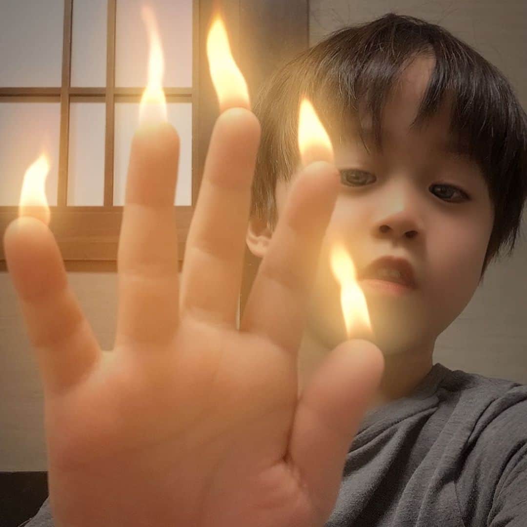 渡香奈さんのインスタグラム写真 - (渡香奈Instagram)「美しの羊蹄山🗻✨ドライブ中には野生のシカさん達に遭遇できて大興奮🦌💕食事は、山麓ジンギスカン、お鮨の花吉、豪雪うどんの雪庭で夜ご飯を食べましたがどれもこれも激うま😱やっぱり北海道はお水が美味しいから…と！💧厳しい自然の恵みに感謝🙏🏻滞在中頂いたもの本当に全てが美味しかったけれど、ホテルのルームサービスの蟹味噌ラーメン！これは本当に衝撃的美味しさで忘れられない…❤️子供がご飯の時間に寝ちゃったりするからルームサービス頼めるのは本当に助かる🙇‍♀️北海道が秘めるパワーすごいな！ #北海道 #hokkaido #羊蹄山 #北海道グルメ #ジンギスカン #花吉 #雪庭 #豪雪うどん #蟹みそらーめん #パークハイアットニセコ #ルームサービス #beautiful #niseko」1月23日 3時05分 - kanarina1261