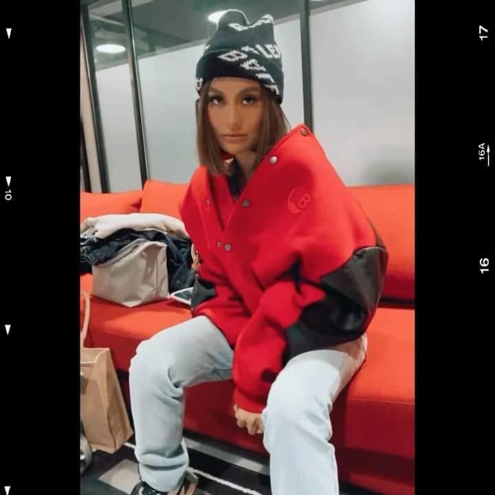 アグネス・モニカのインスタグラム：「😎✌🏼  #AGNEZMO」