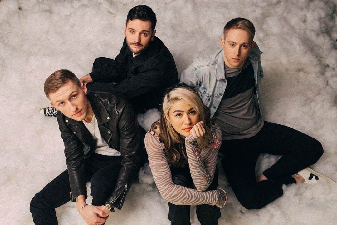 Mali-Koa Hoodのインスタグラム：「!!! So pleased to announce I’ll be joining friends @flawes on their new single “Higher Than Before” Released next Friday 🤪 Mark the date I’ll be counting down with @jc_flawes @huss_flawes @freddie_flawes Can’t wait for you guys to hear it ⭐️⭐️⭐️⭐️⭐️ waaaaooowww yaaaa」