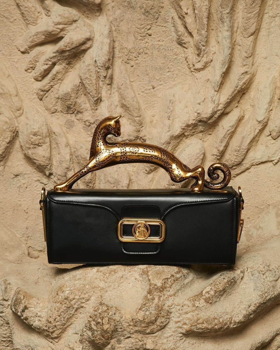 ランバンさんのインスタグラム写真 - (ランバンInstagram)「Pencil cat bag colorama. #LanvinSS21」1月23日 3時33分 - lanvin