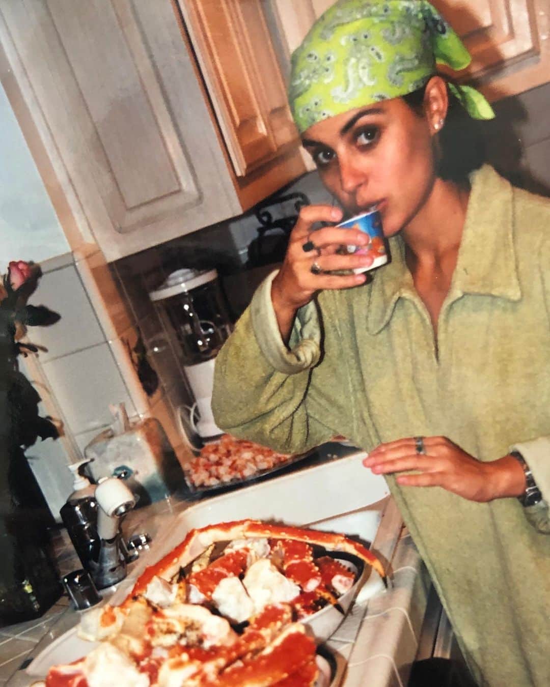 コンスタンス・ジマーのインスタグラム：「Feeling crabby, but it’s Friday!? #fbf clearly ‘90’s fashion (lime green bedazzled bandana to boot)  #tgif」