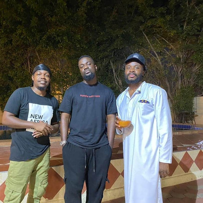 Fuse ODGさんのインスタグラム写真 - (Fuse ODGInstagram)「A thread @sarkodie @mrhackett1.  🇬🇭 raa raa raah vibesssssss」1月23日 3時50分 - fuseodg