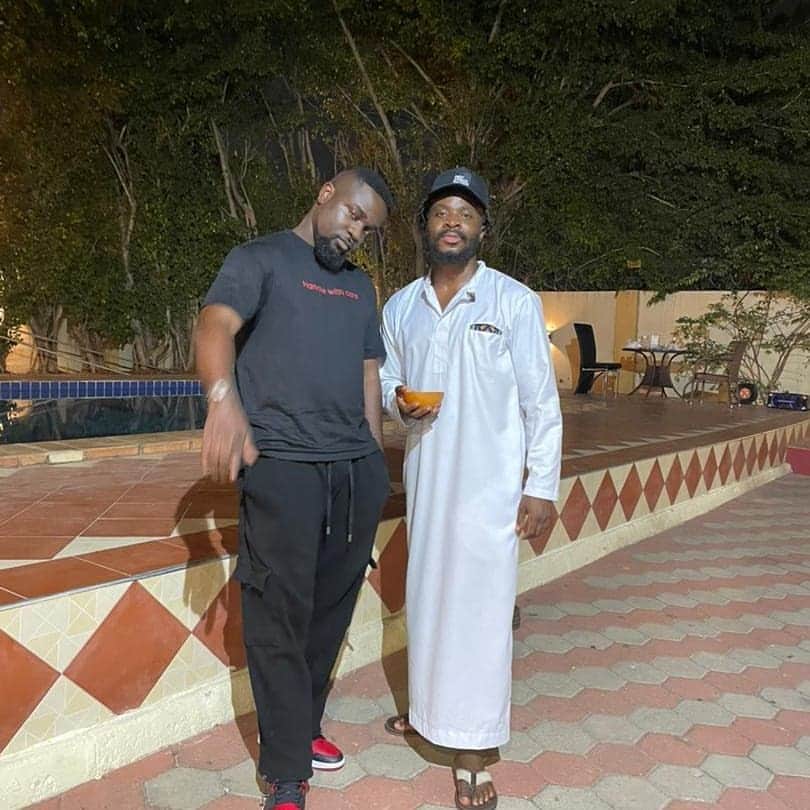 Fuse ODGさんのインスタグラム写真 - (Fuse ODGInstagram)「A thread @sarkodie @mrhackett1.  🇬🇭 raa raa raah vibesssssss」1月23日 3時50分 - fuseodg