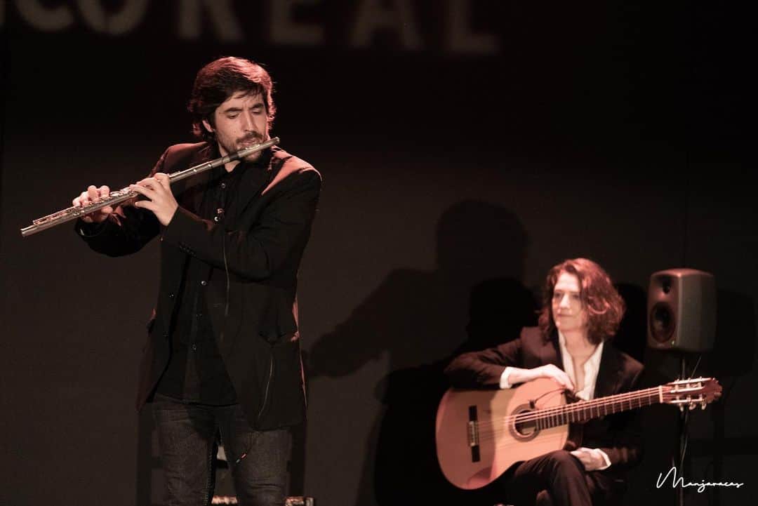 DeFlamenco.comさんのインスタグラム写真 - (DeFlamenco.comInstagram)「Ayer disfrutamos mucho viendo y fotografiando el espectáculo "Amar bailando" de @amador.rojas.2021 en el @teatro_real de Madrid.  Con @inmalacar @antoniajimenez_guitar @sergiodelope y en la percusión (?). Dentro del ciclo Flamenco Real.   En la portada de nuestra web un extracto en video.   https://www.deflamenco.com/revista/galeria/amador-rojas-amar-bailando-en-flamenco-real.html  #deflamenco #flamenco #baileflamenco #fotoflamenco  📷 @manjavacas.flamenco」1月23日 3時51分 - deflamenco