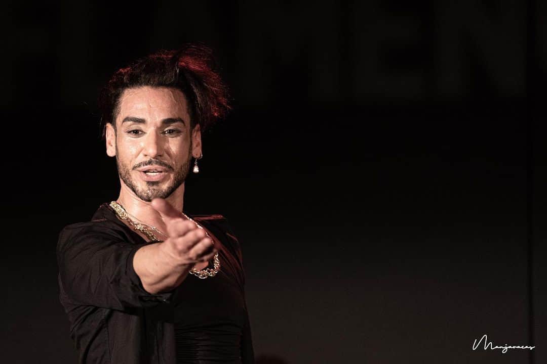 DeFlamenco.comさんのインスタグラム写真 - (DeFlamenco.comInstagram)「Ayer disfrutamos mucho viendo y fotografiando el espectáculo "Amar bailando" de @amador.rojas.2021 en el @teatro_real de Madrid.  Con @inmalacar @antoniajimenez_guitar @sergiodelope y en la percusión (?). Dentro del ciclo Flamenco Real.   En la portada de nuestra web un extracto en video.   https://www.deflamenco.com/revista/galeria/amador-rojas-amar-bailando-en-flamenco-real.html  #deflamenco #flamenco #baileflamenco #fotoflamenco  📷 @manjavacas.flamenco」1月23日 3時51分 - deflamenco