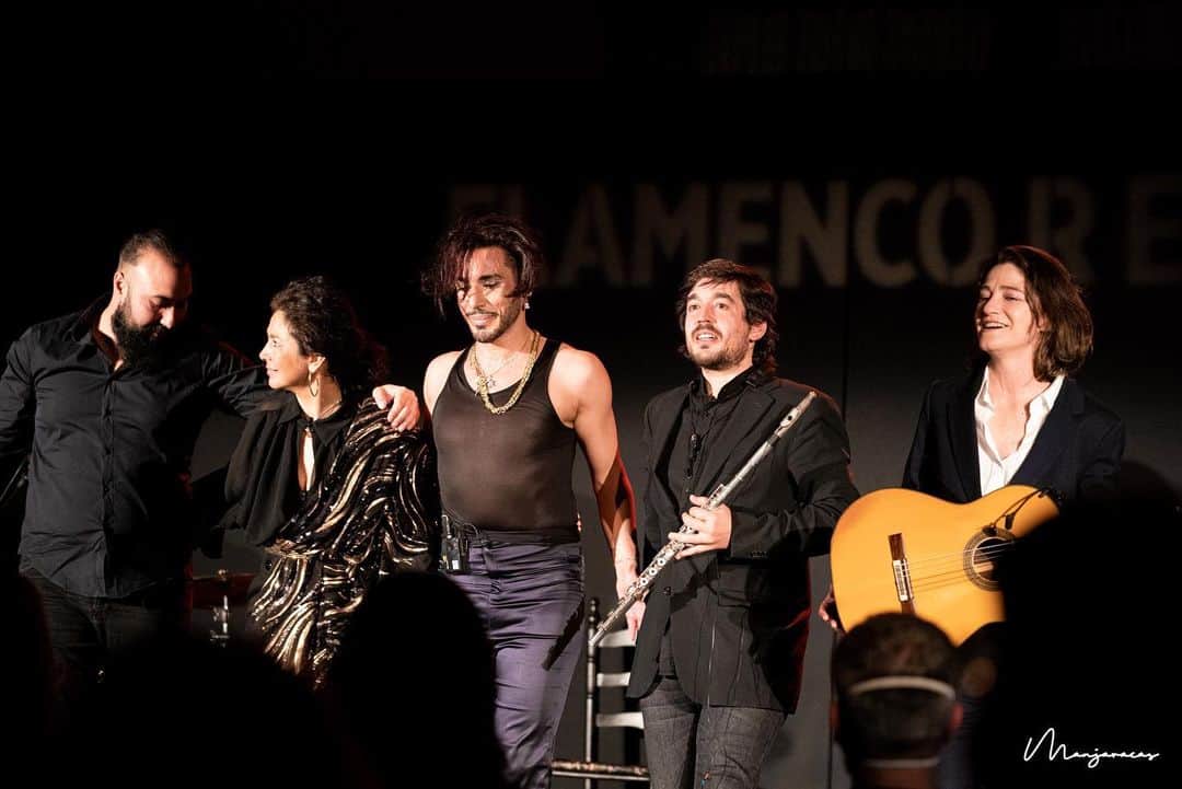 DeFlamenco.comさんのインスタグラム写真 - (DeFlamenco.comInstagram)「Ayer disfrutamos mucho viendo y fotografiando el espectáculo "Amar bailando" de @amador.rojas.2021 en el @teatro_real de Madrid.  Con @inmalacar @antoniajimenez_guitar @sergiodelope y en la percusión (?). Dentro del ciclo Flamenco Real.   En la portada de nuestra web un extracto en video.   https://www.deflamenco.com/revista/galeria/amador-rojas-amar-bailando-en-flamenco-real.html  #deflamenco #flamenco #baileflamenco #fotoflamenco  📷 @manjavacas.flamenco」1月23日 3時51分 - deflamenco