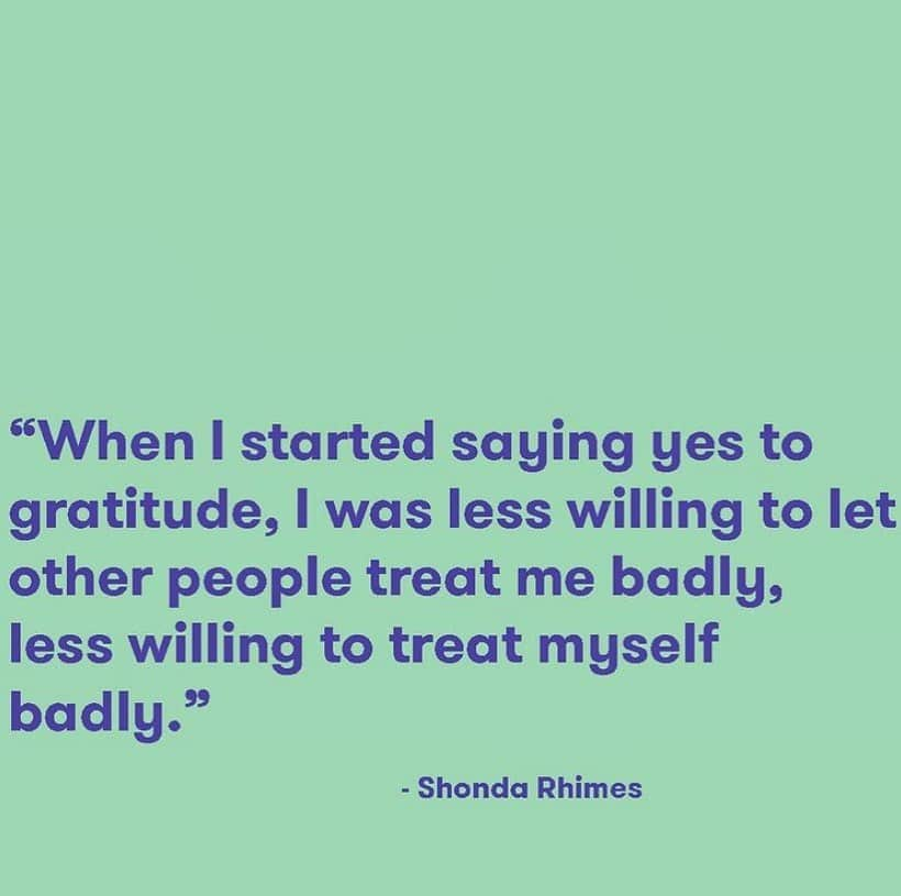 ションダ・ライムズさんのインスタグラム写真 - (ションダ・ライムズInstagram)「I’d never have believed making a gratitude list could change the way I live my life.  But it did.  I wrote a pretty personal essay about it.  Head over to @byshondaland to read it.」1月23日 4時00分 - shondarhimes