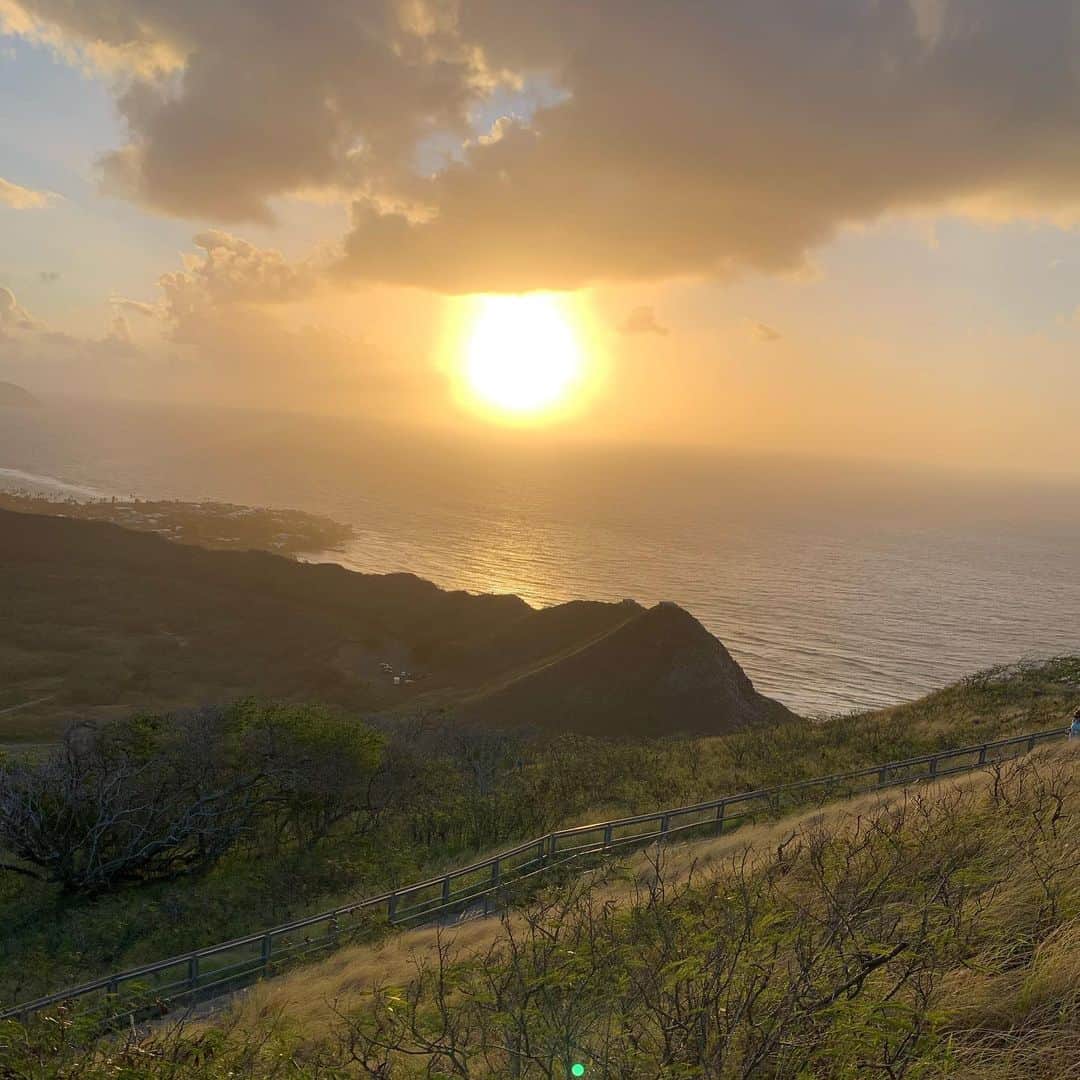 飯島寛子さんのインスタグラム写真 - (飯島寛子Instagram)「Good morning from Diamond head. 　 沈黙に潜む意味  声にならない声に耳をすませます🙏 今日もよろしくお願いします。  #思慕　#ダイアモンドヘッド #ハワイ暮らし　#ハワイライフ #朝活　#fellowship」1月23日 4時00分 - hirokoiijima