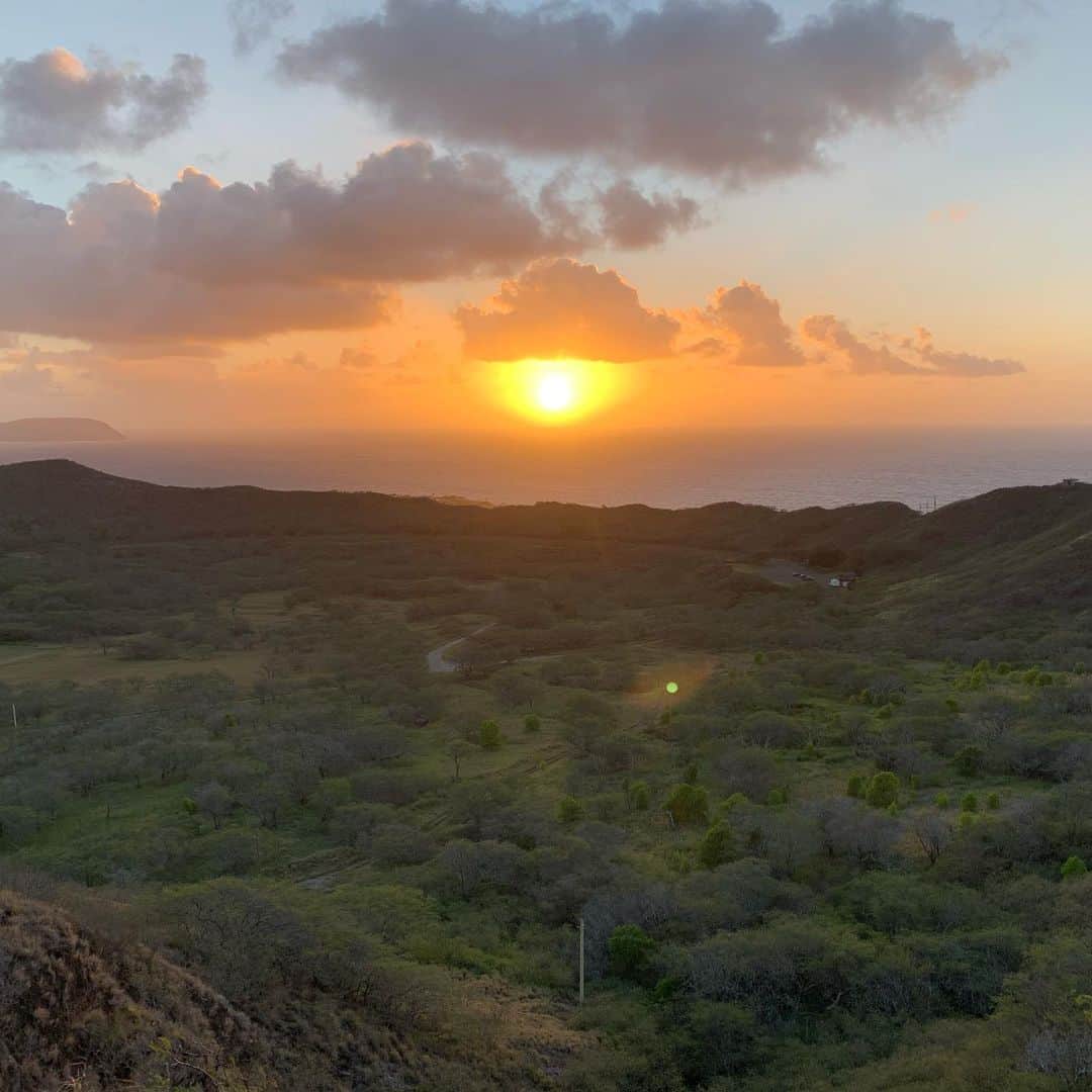 飯島寛子さんのインスタグラム写真 - (飯島寛子Instagram)「Good morning from Diamond head. 　 沈黙に潜む意味  声にならない声に耳をすませます🙏 今日もよろしくお願いします。  #思慕　#ダイアモンドヘッド #ハワイ暮らし　#ハワイライフ #朝活　#fellowship」1月23日 4時00分 - hirokoiijima
