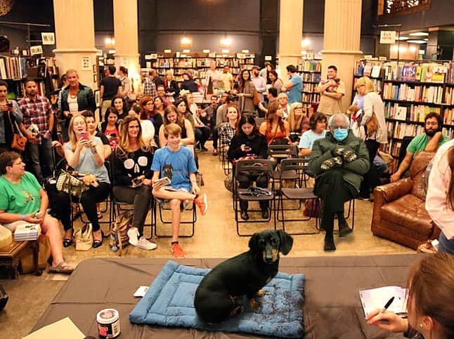 Crusoe the Celebrity Dachshundのインスタグラム：「“I can’t believe I never noticed who was at one of my earliest book signings all these years ago...!!” ~ Crusoe」